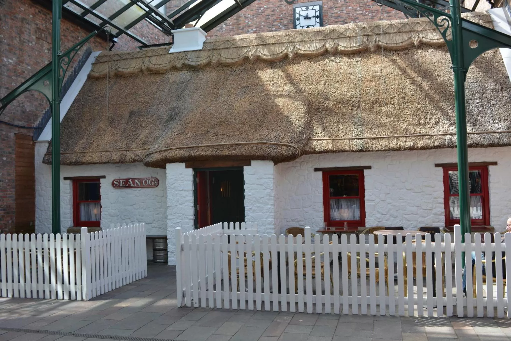 Facade/entrance in Rooms At Rue