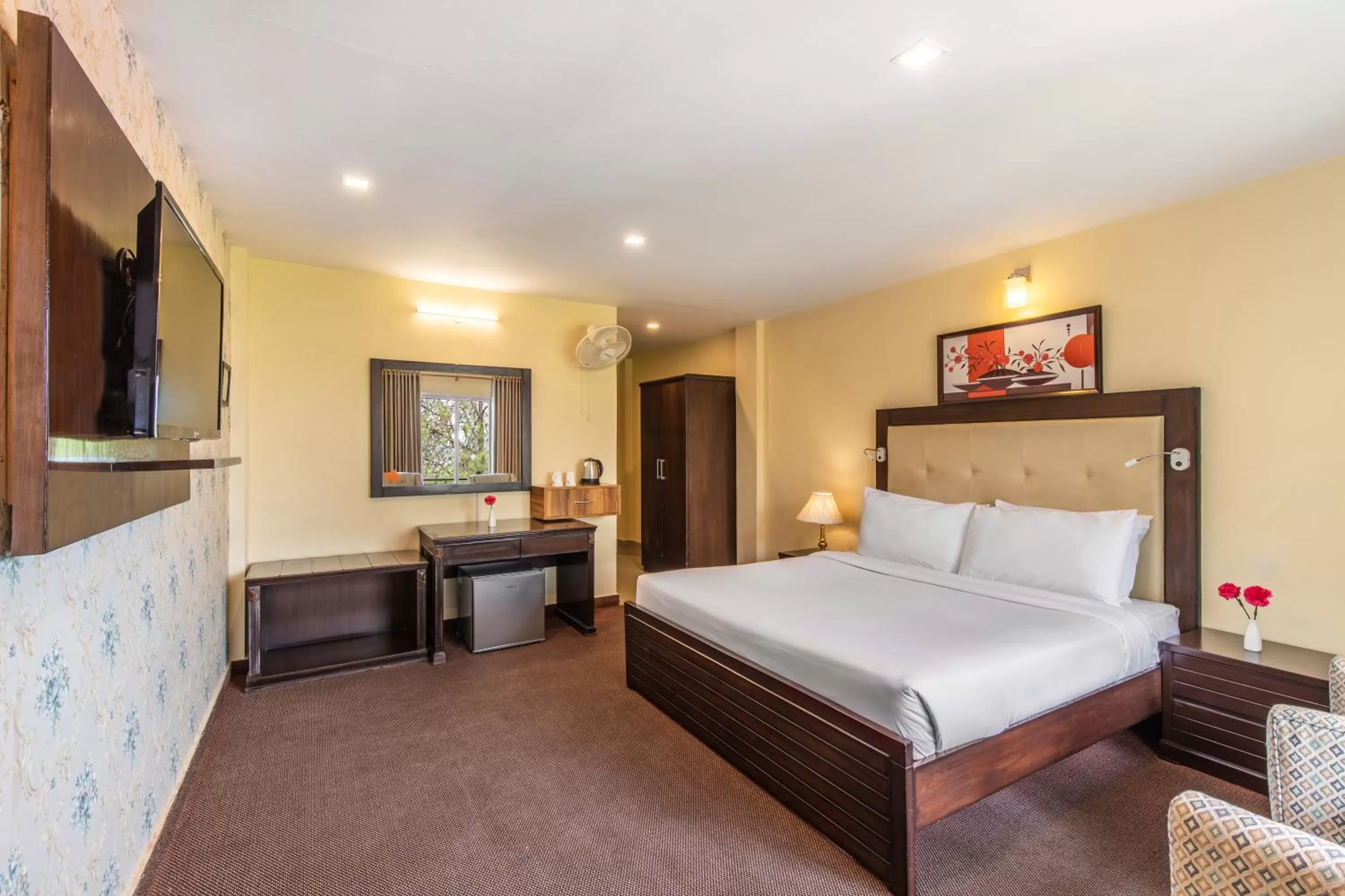 Photo of the whole room, Bed in Maple Resort Chail