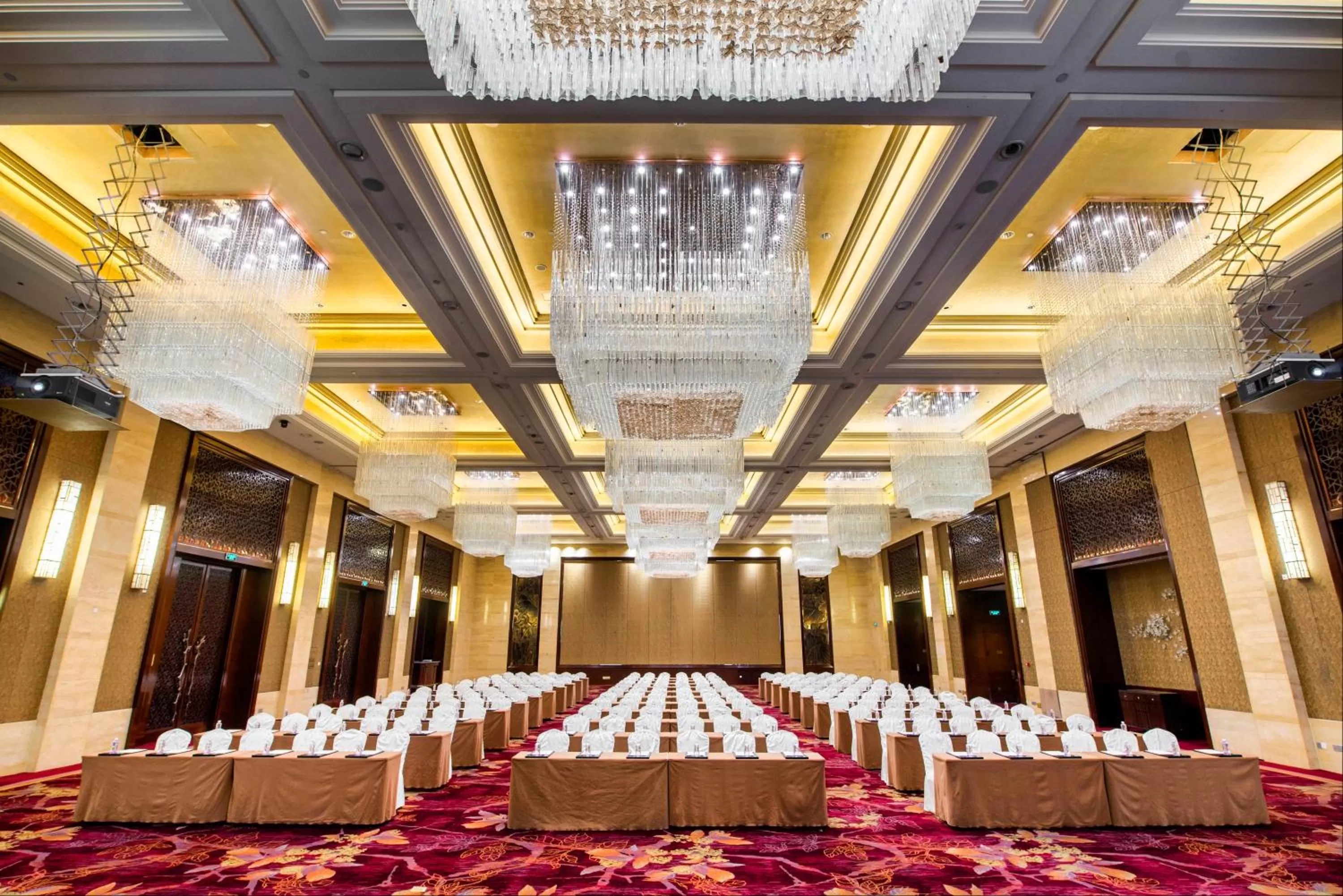 Meeting/conference room in Crowne Plaza Chengdu Panda Garden by IHG