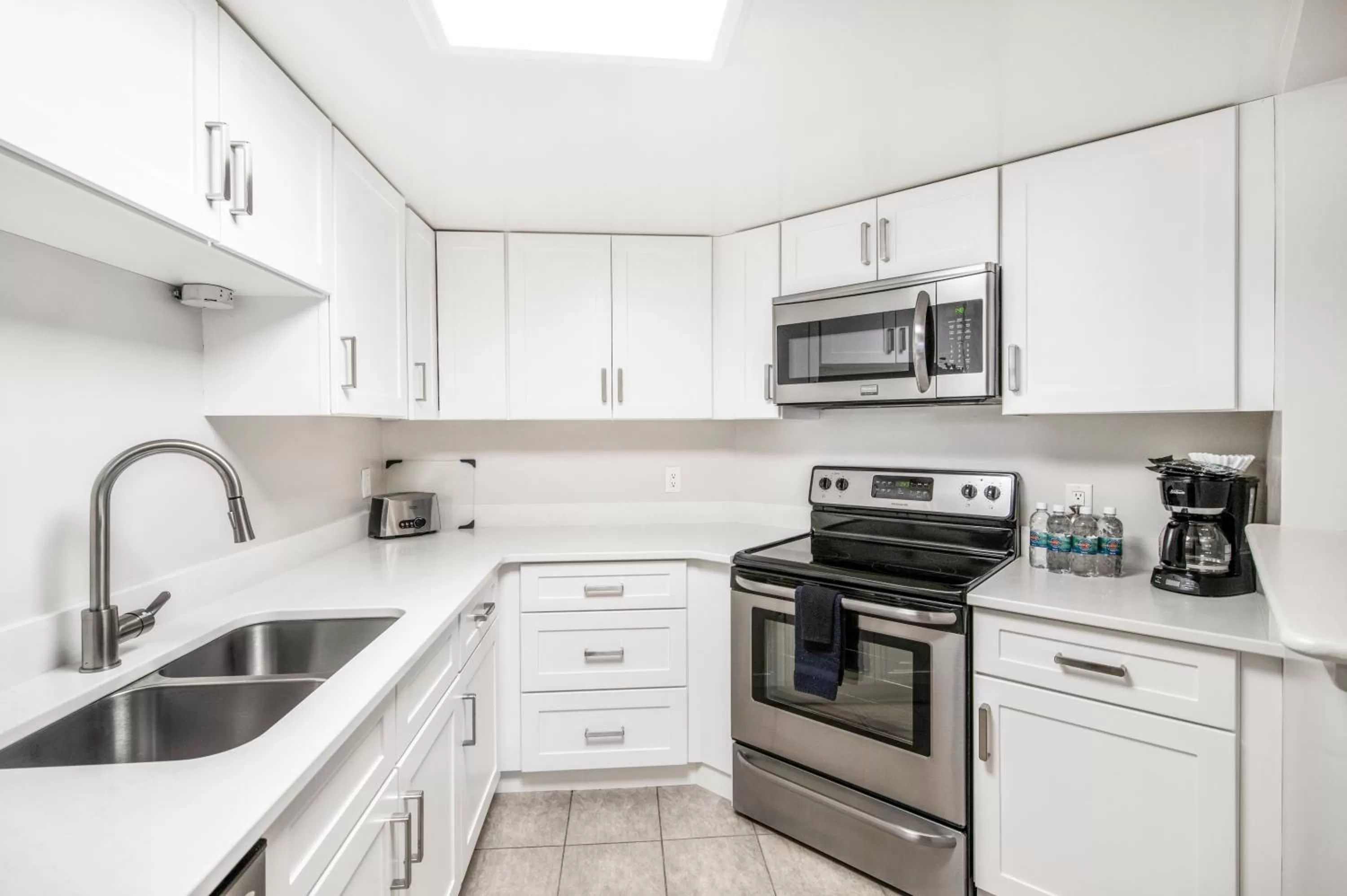 Coffee/tea facilities in Victoria Regent Waterfront Hotel & Suites