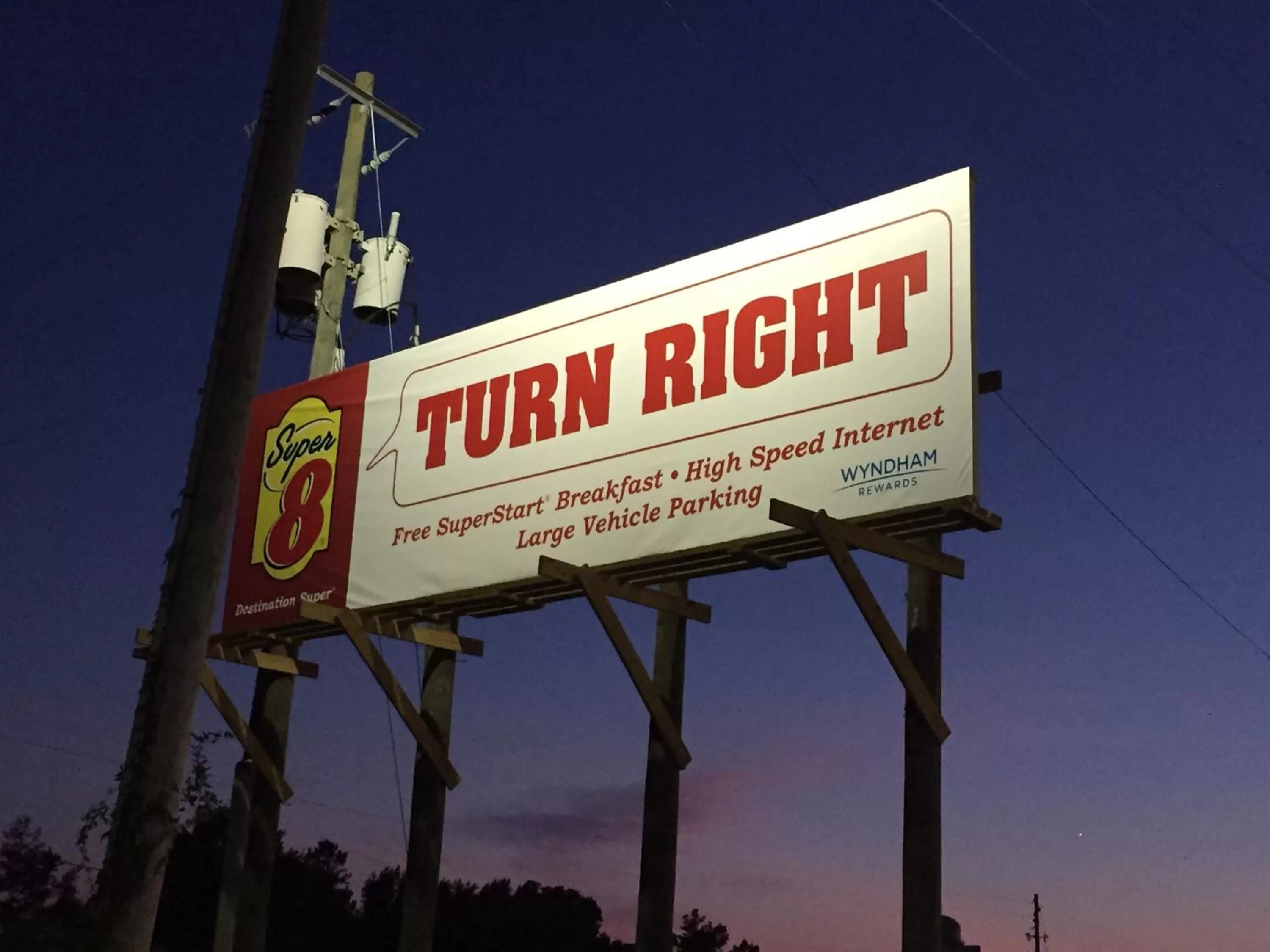 Facade/entrance in Super 8 by Wyndham Manning