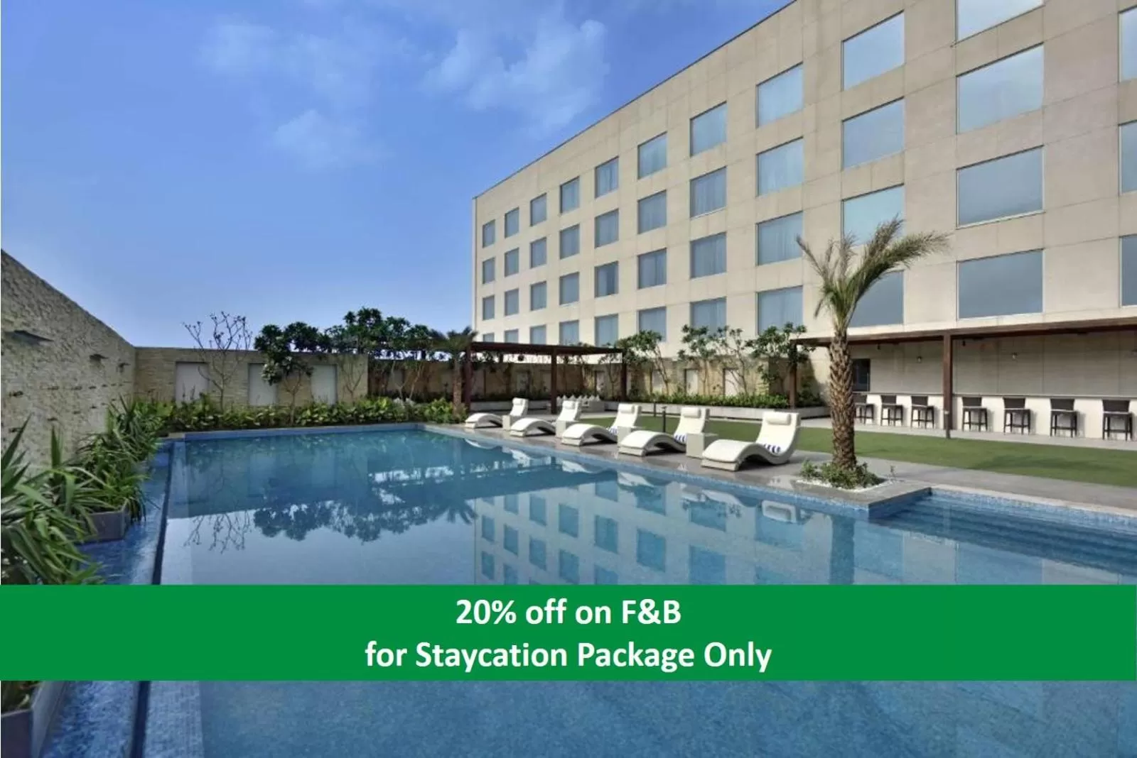 Swimming pool in Radisson Blu Faridabad