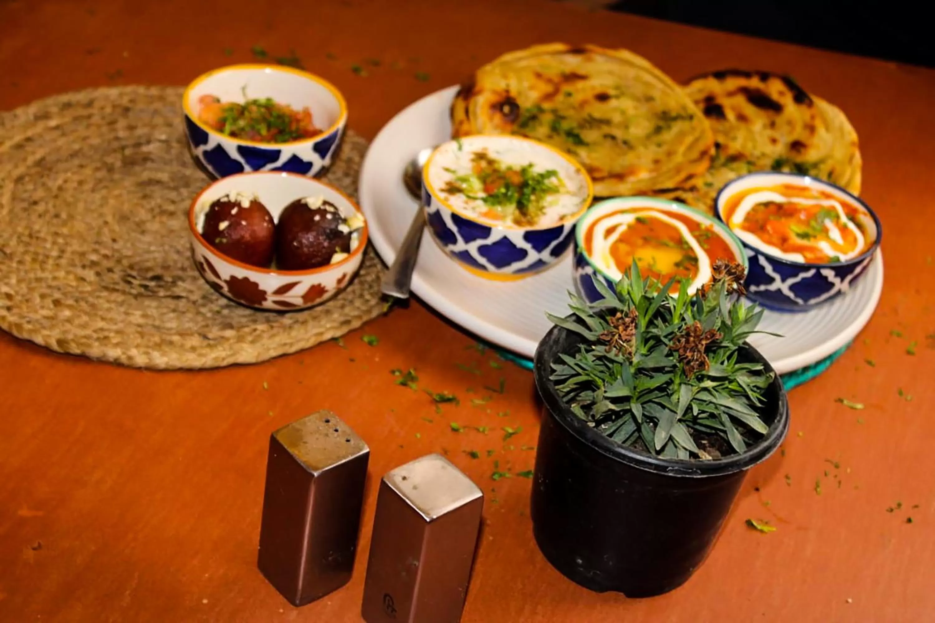 Restaurant/places to eat in Hotel Pearl - Mahipalpur Delhi Airport