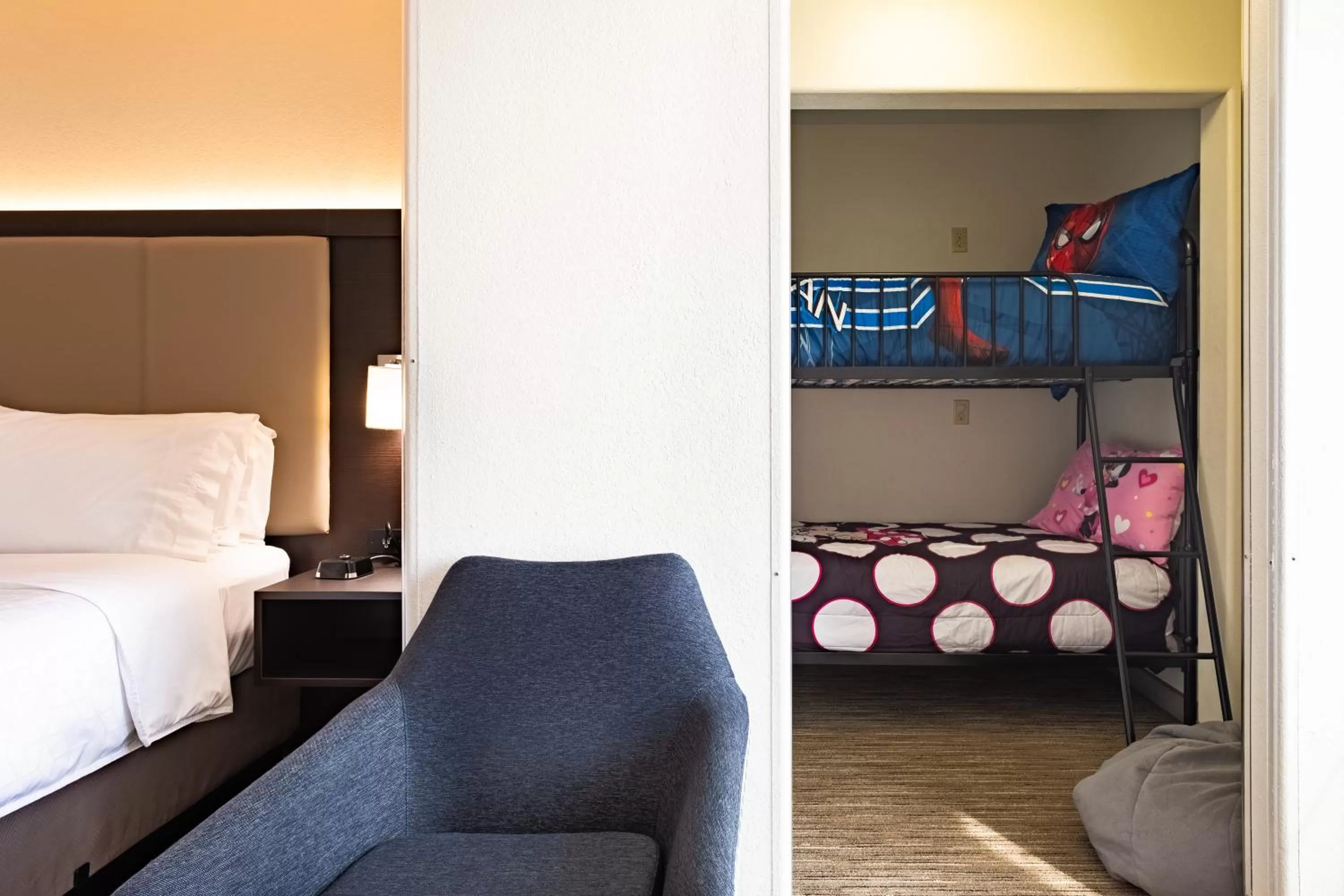 Bed in Holiday Inn Express Hotel & Suites Evanston by IHG