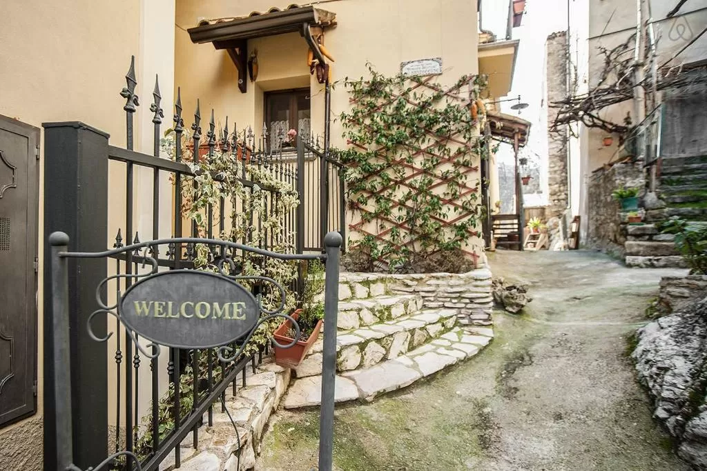 Facade/entrance in B&B La Voce del Fiume Dimora storica di Charme