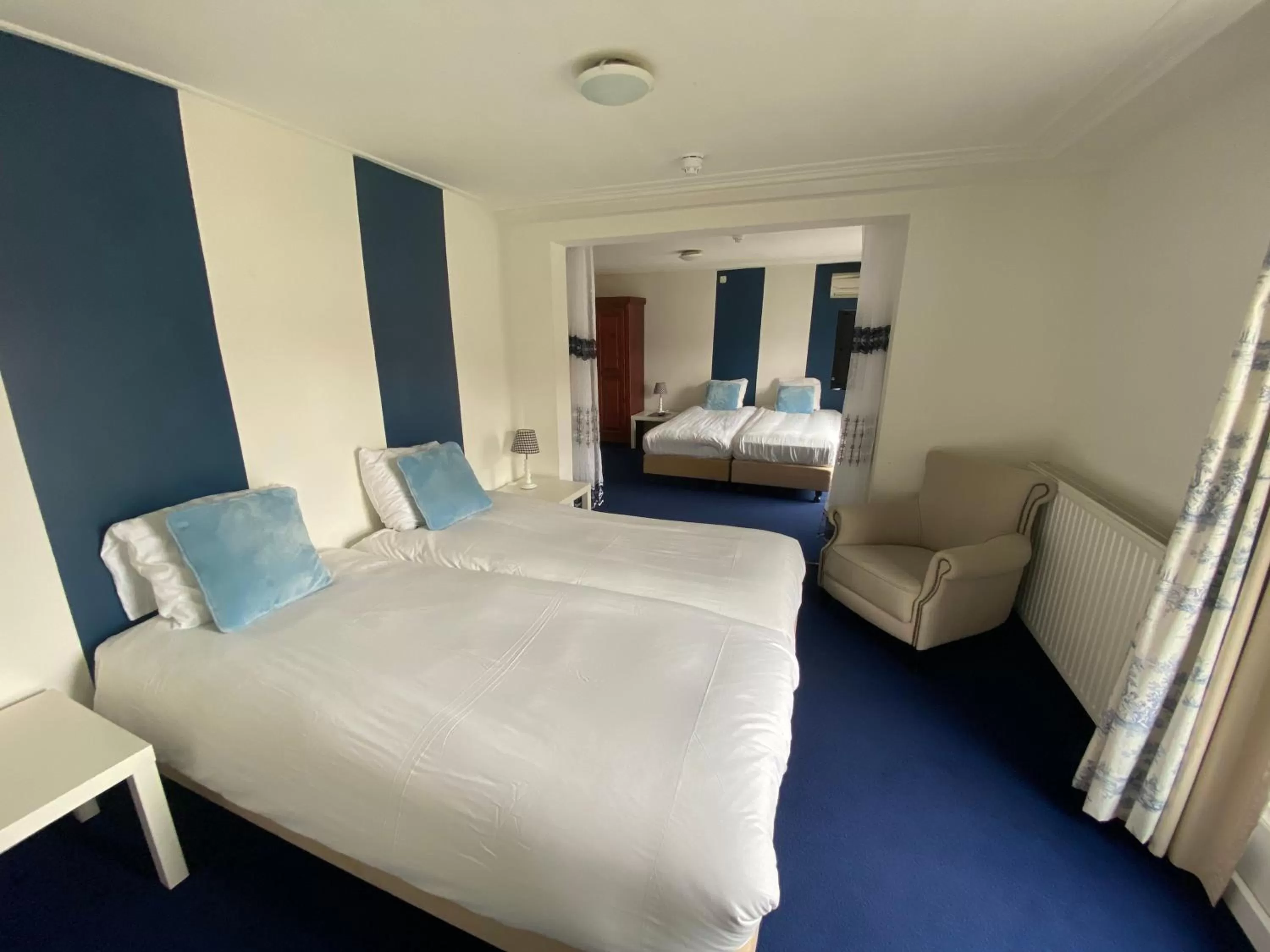 Bathroom, Bed in Hotel Bridges House - Delft City Centre