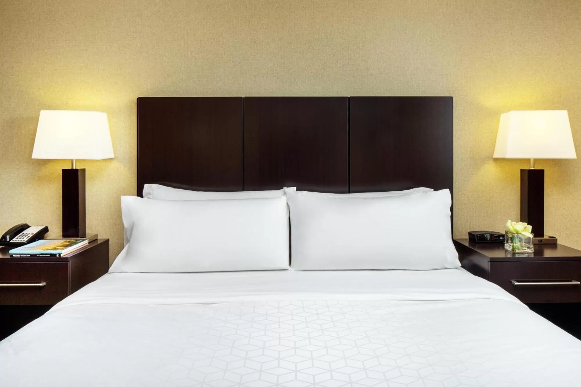 Bed in Holiday Inn Phoenix/Chandler by IHG