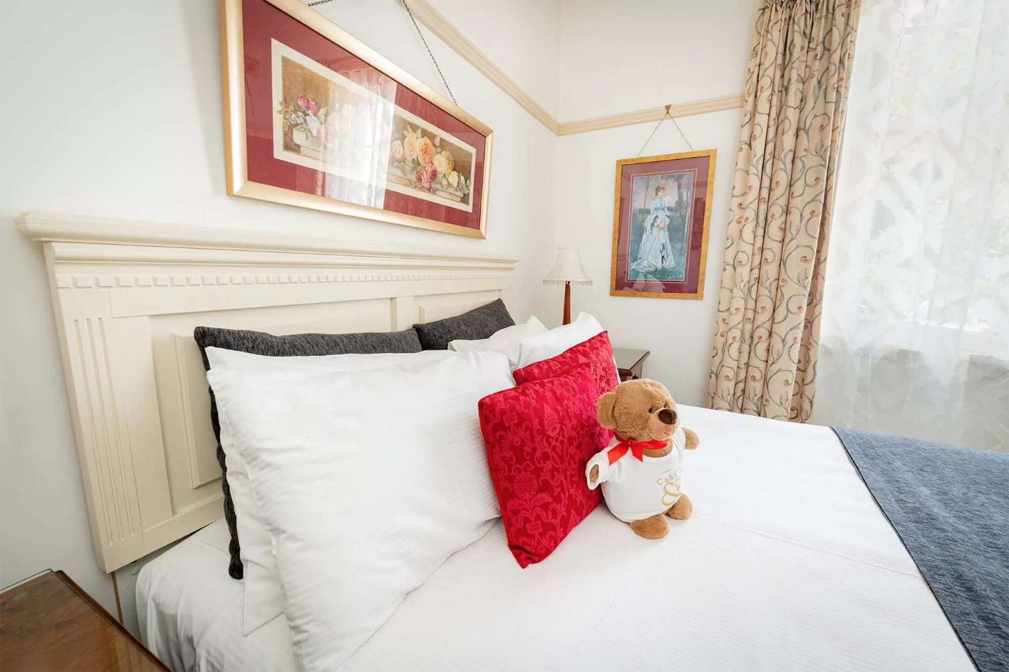 Bed in Cobb & Co Court Boutique Hotel