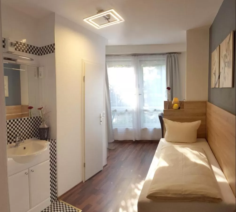 Photo of the whole room in BlnCty Hotel