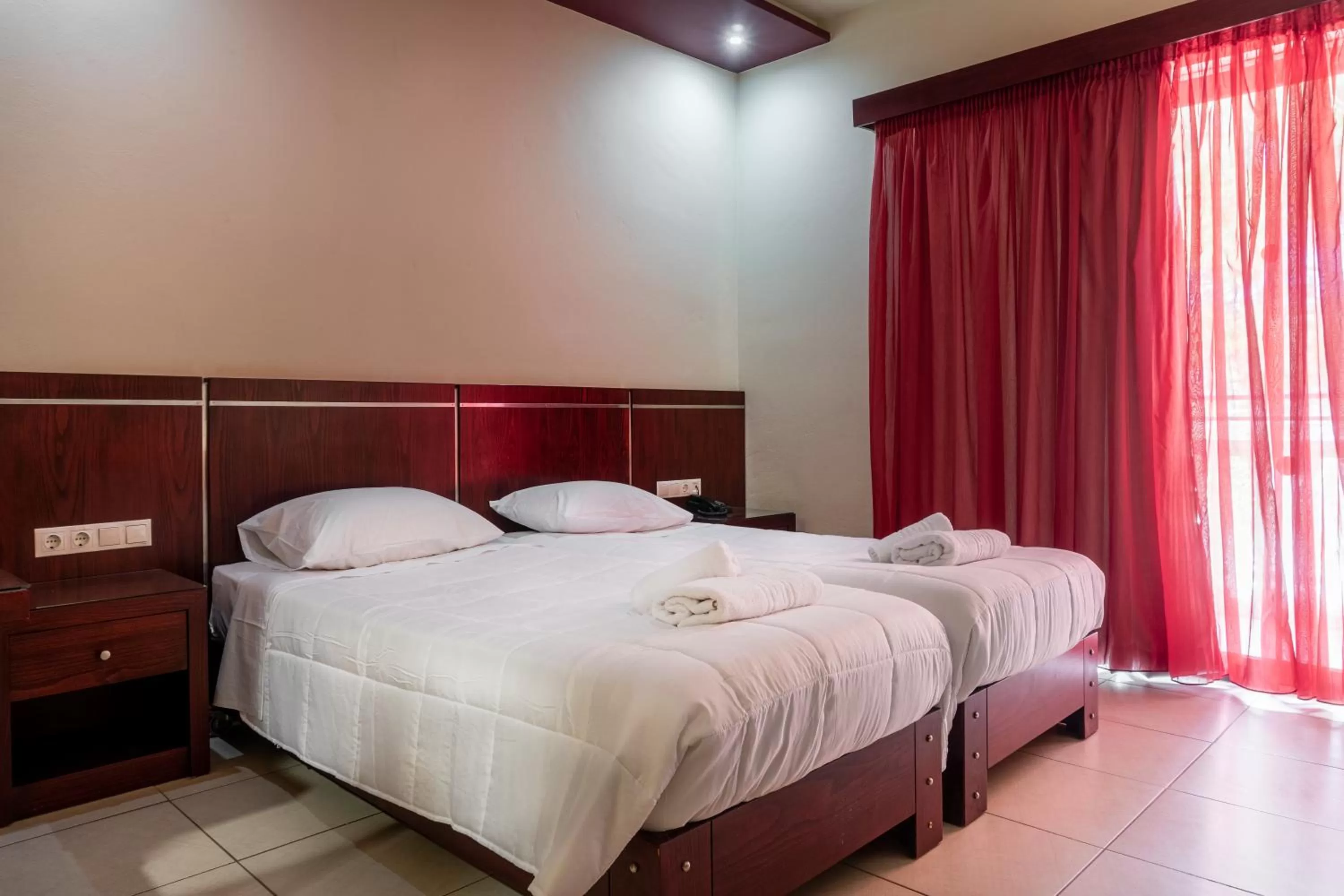 Bedroom, Bed in Canadian Hotel