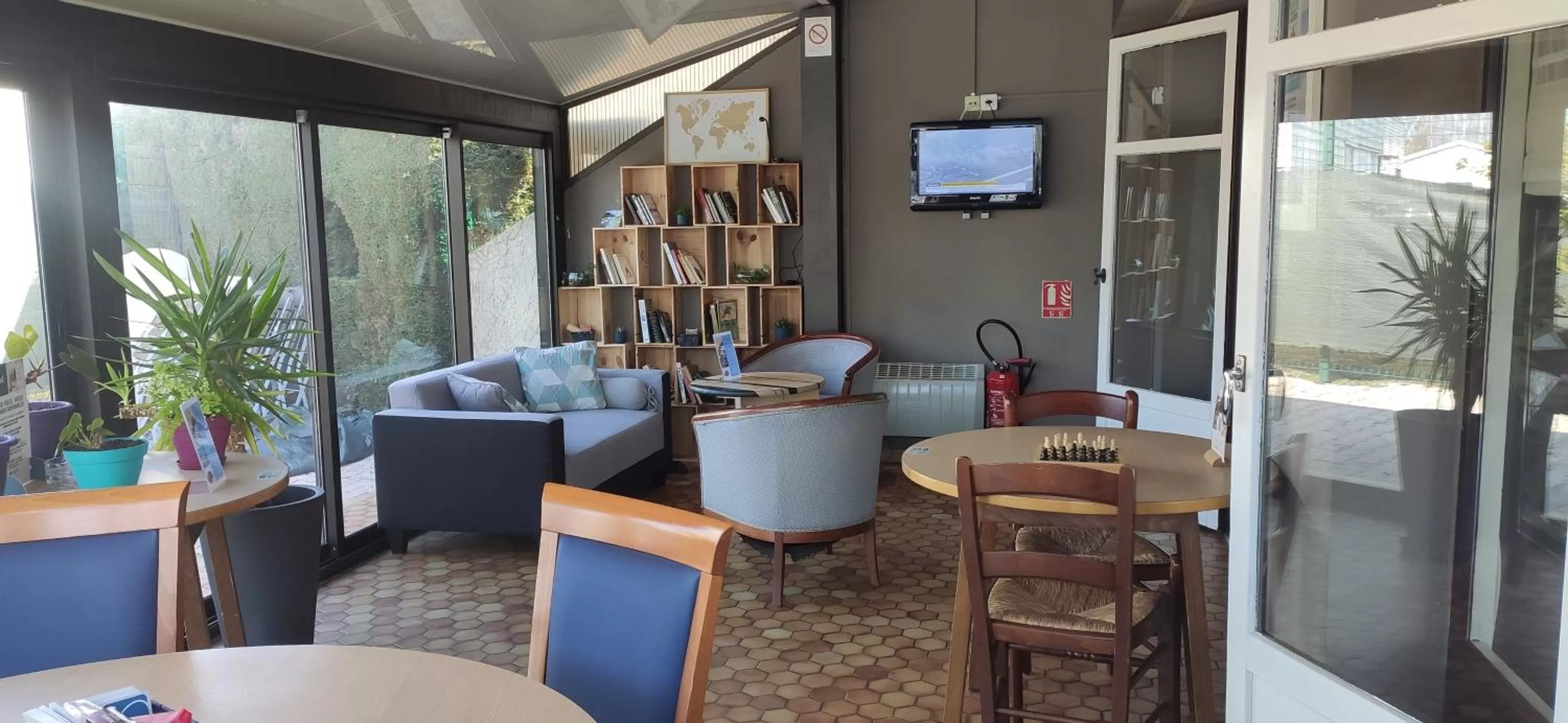 Communal lounge/ TV room in Kyriad Tarbes Odos