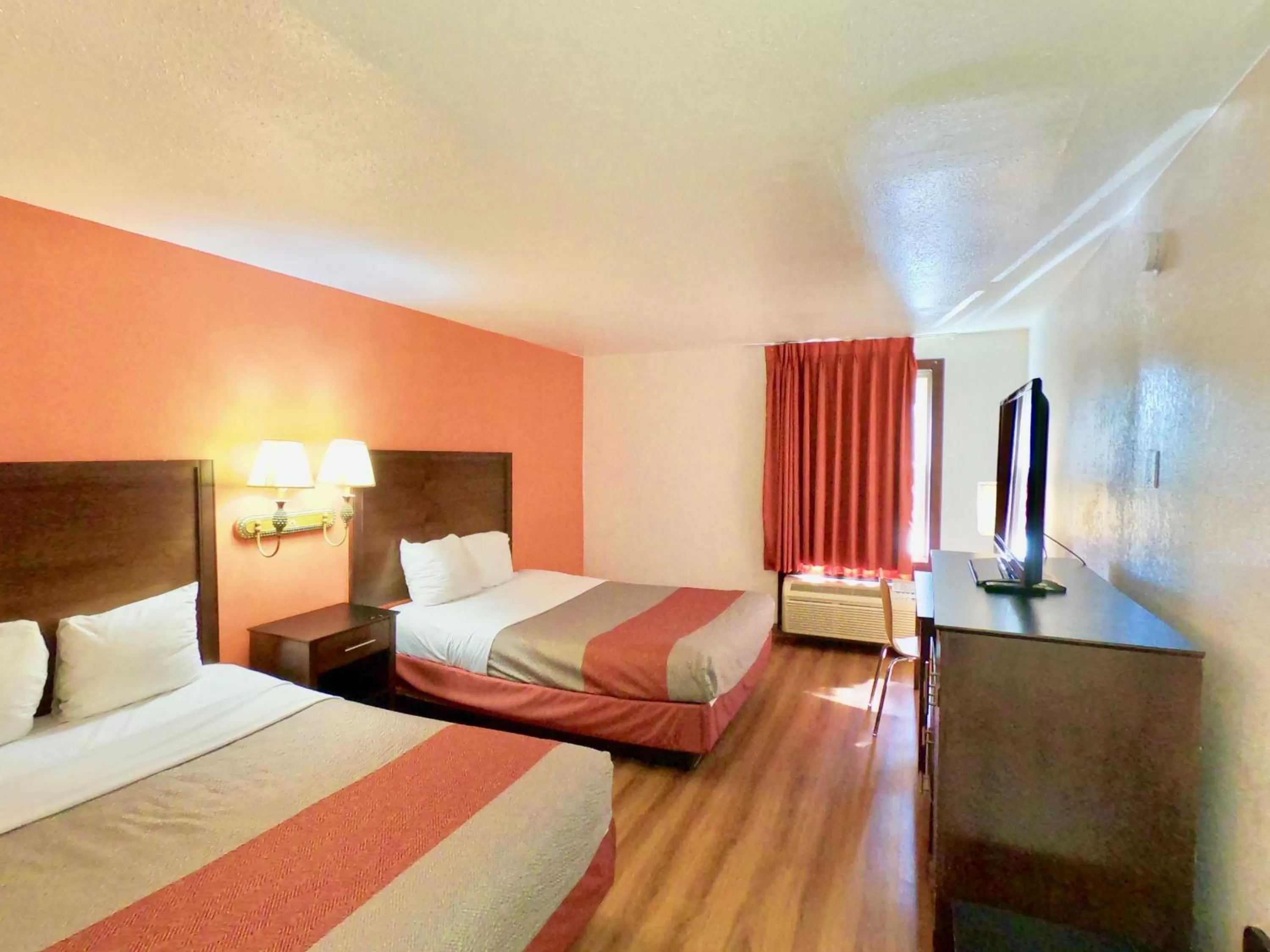 Bedroom, Bed in Motel 6-Levittown, PA - Bensalem