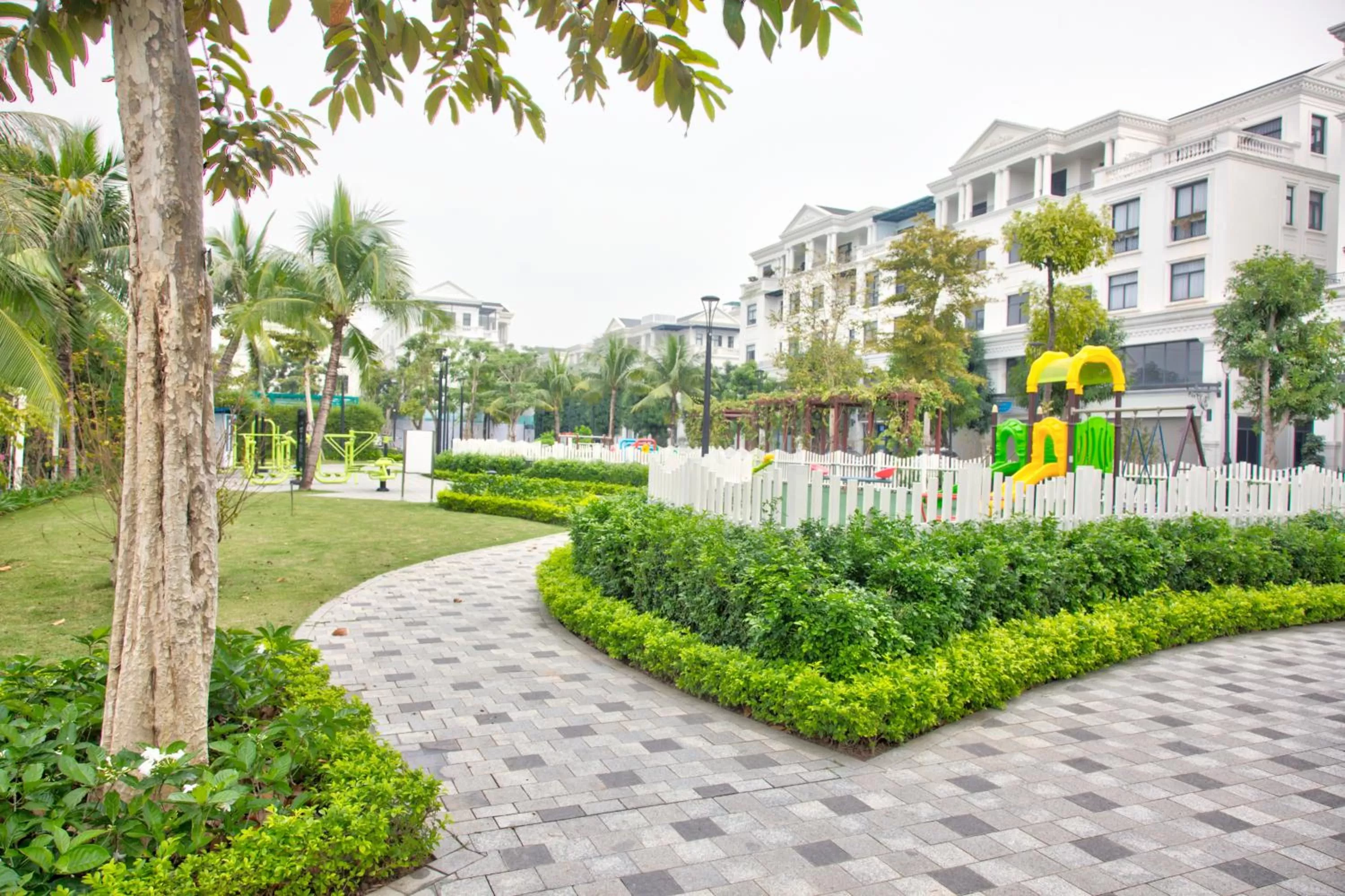 Children play ground in The Flamboyant #StayWork Vinhomes Marina