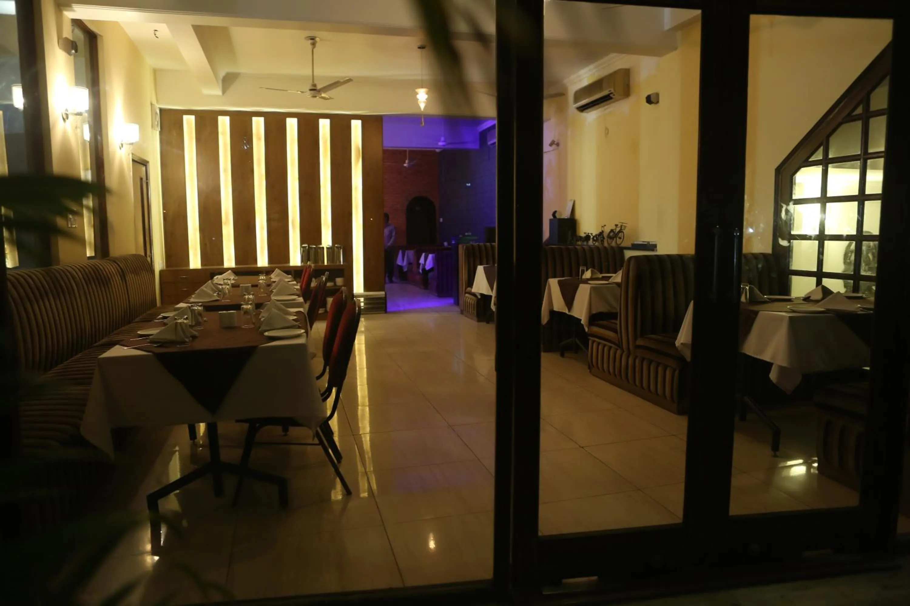 Restaurant/places to eat in Hotel Kamla Palace
