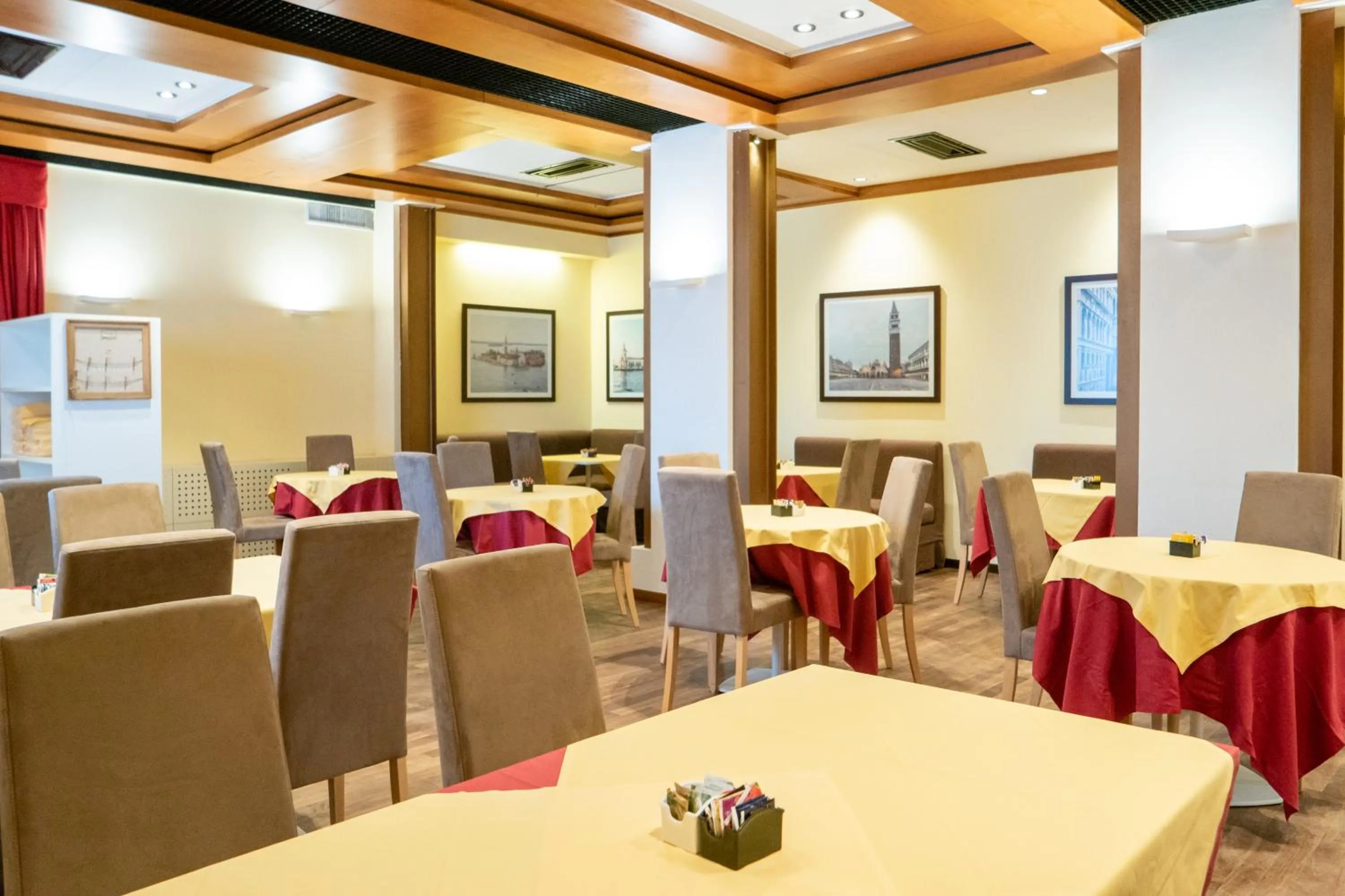 Breakfast in Hotel Autoespresso Venice - Atika & Atif