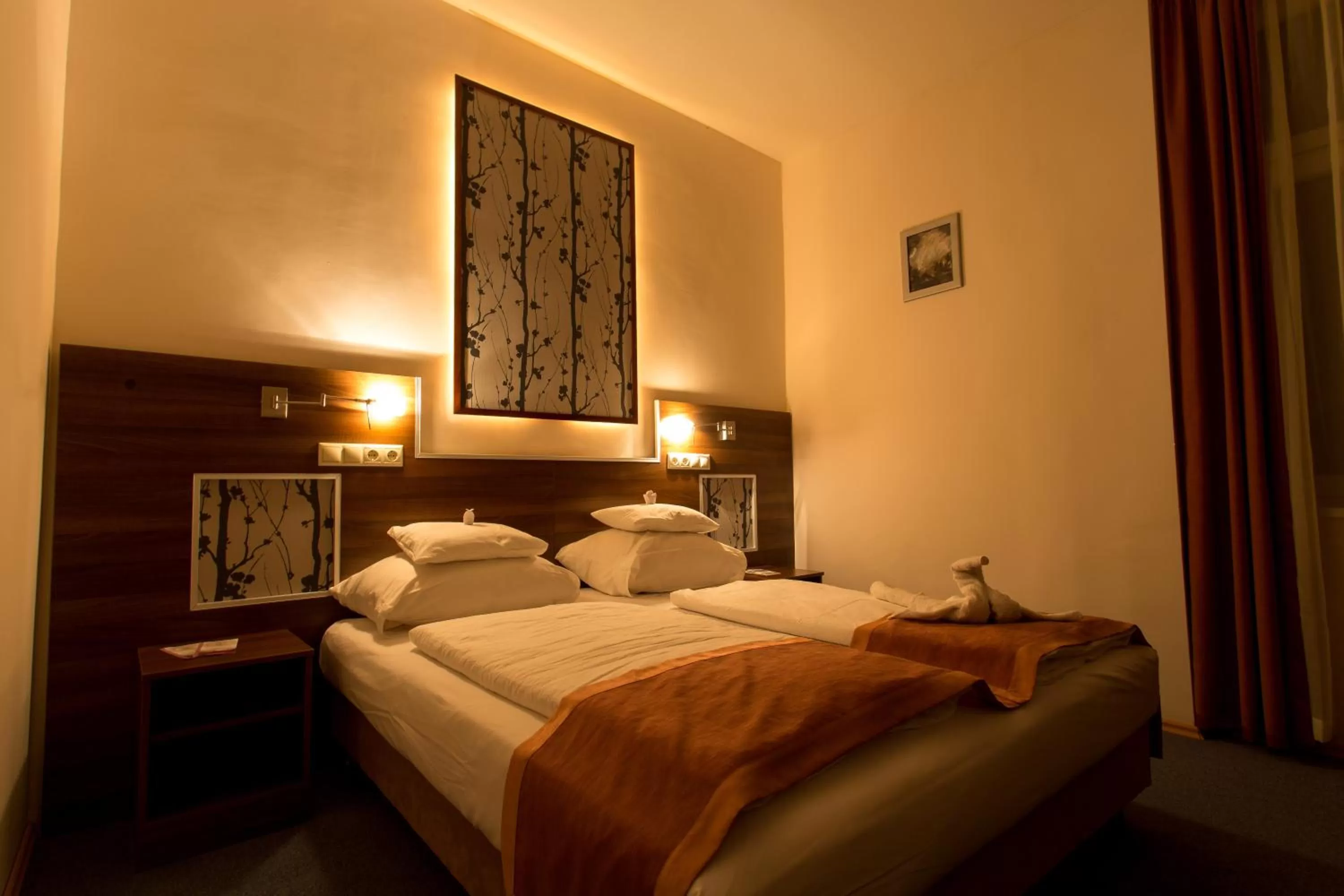 Photo of the whole room, Bed in Körös Panzió és Étterem