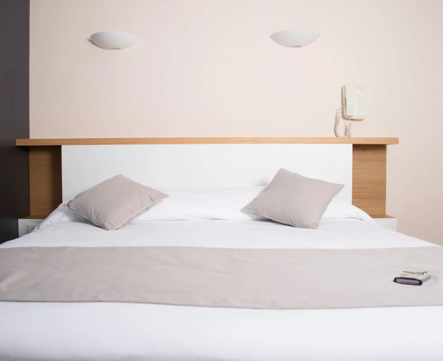 Bed in Hotel Les Dunes