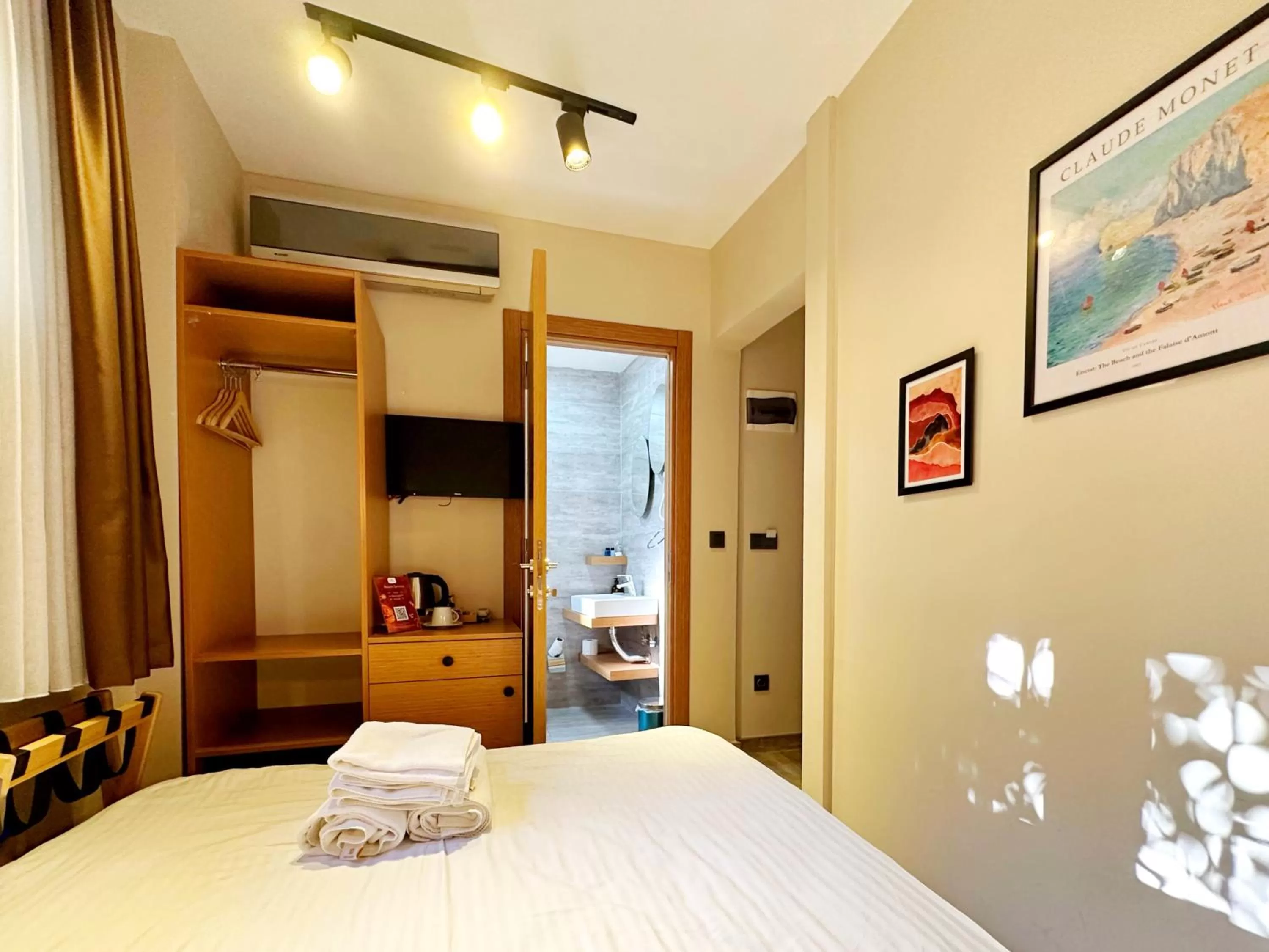 Bed in Sultan Pier Hotel