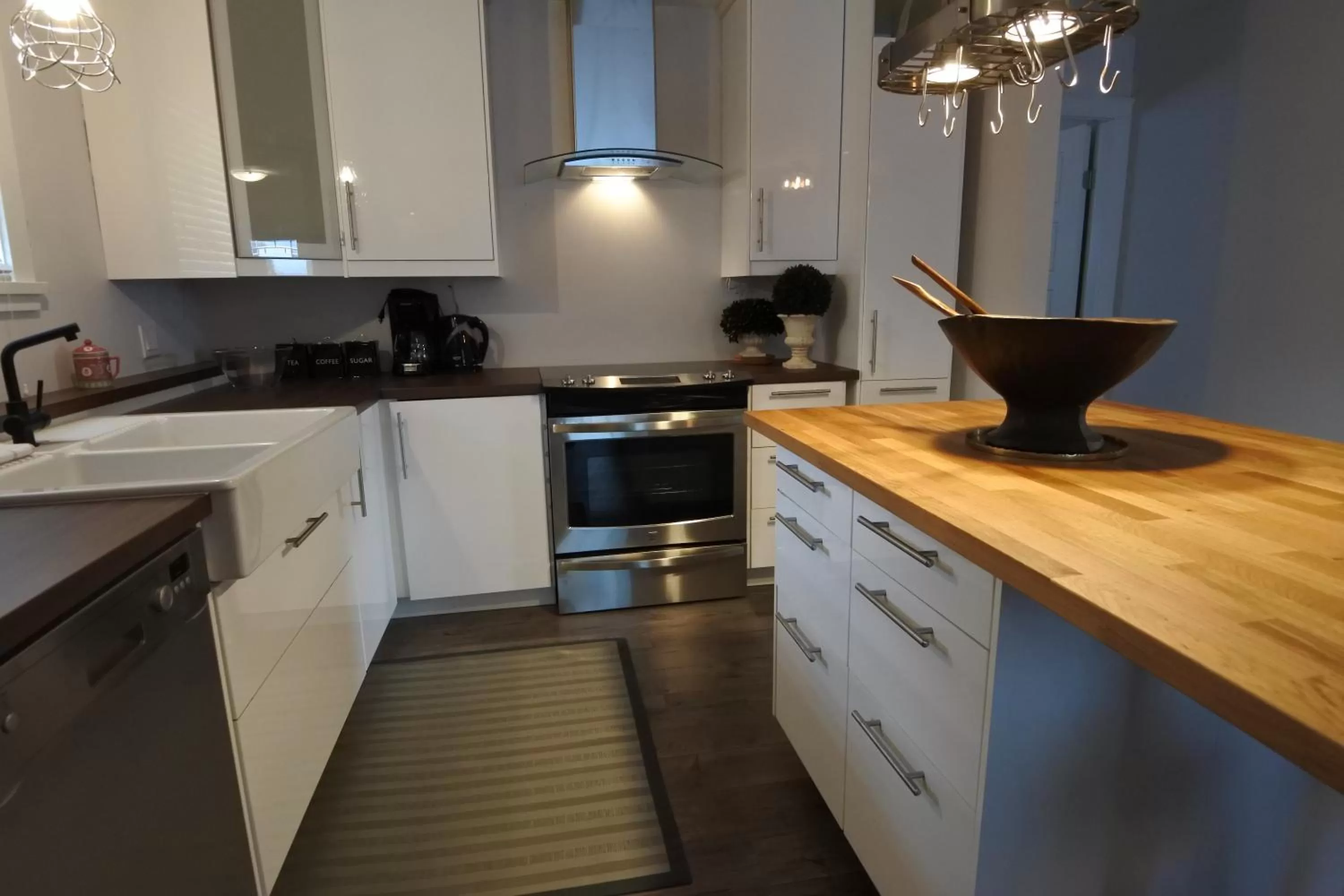 Kitchen or kitchenette in Black Rooster Guesthouse