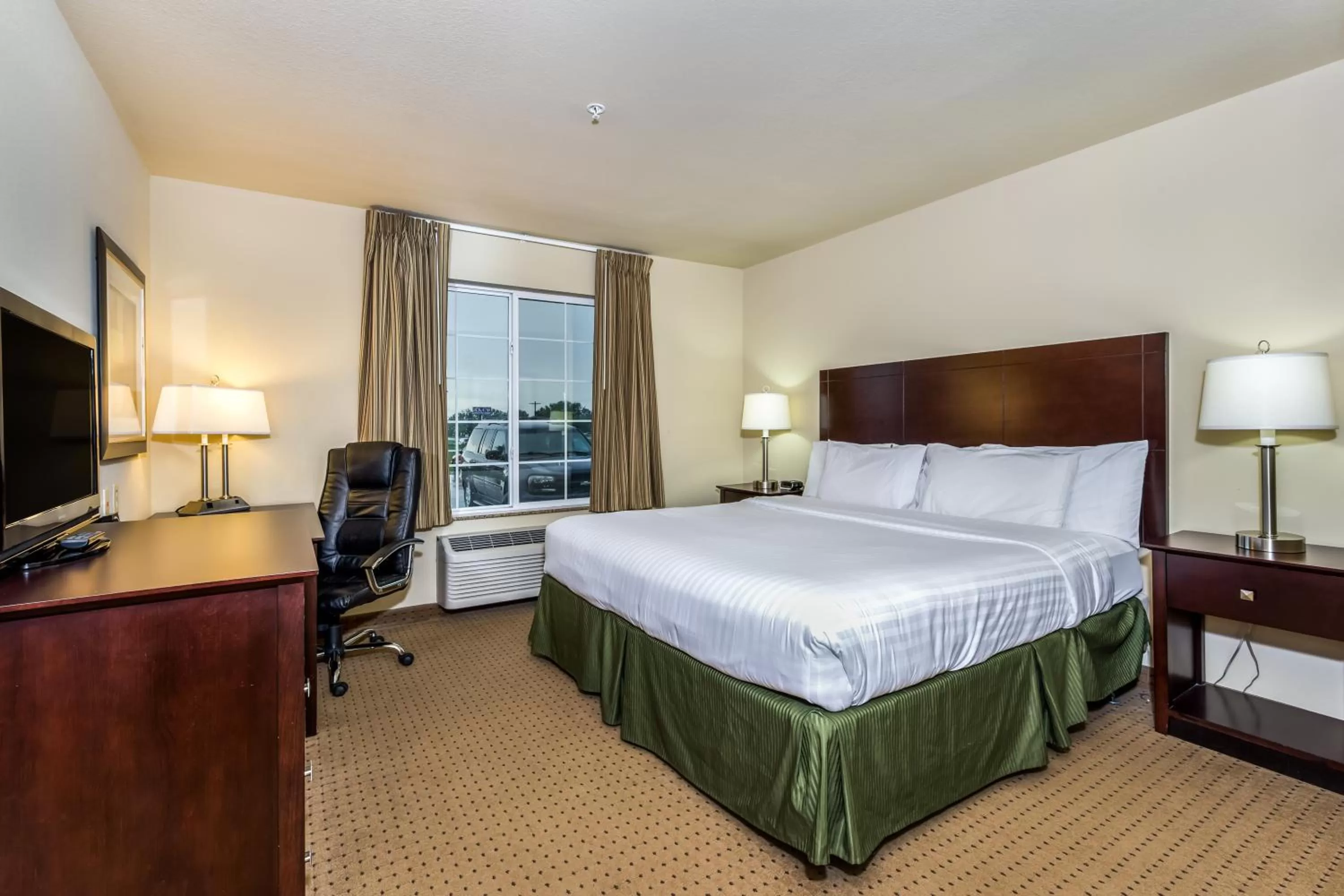 Bed in Cobblestone Inn & Suites - Vinton, IA