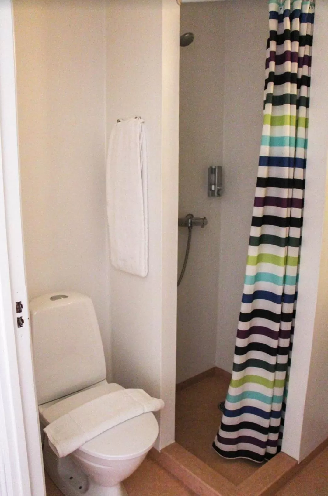 Shower in Krebshuset / Kelz0rdk