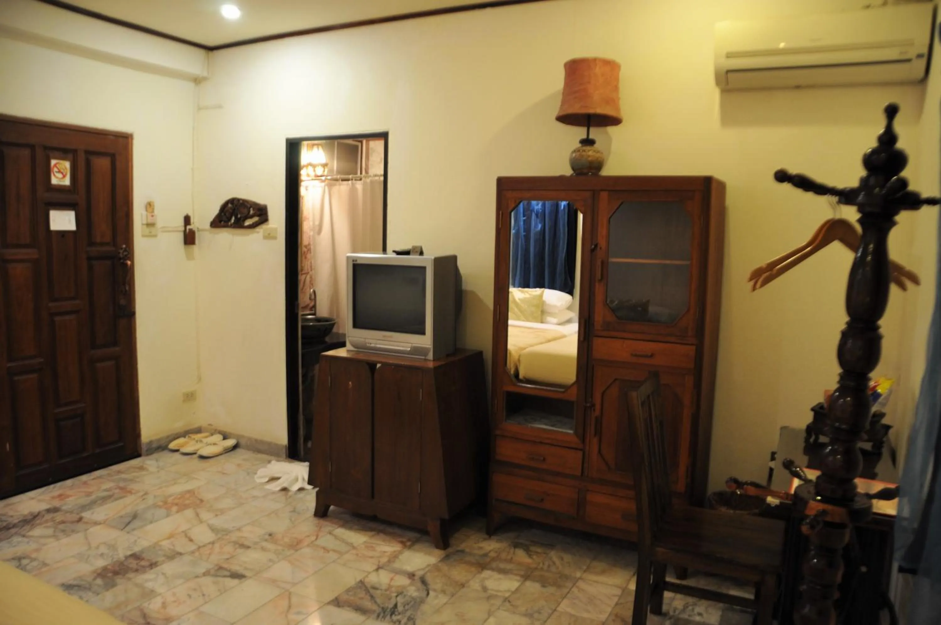 Decorative detail in Ruean Thai Hotel