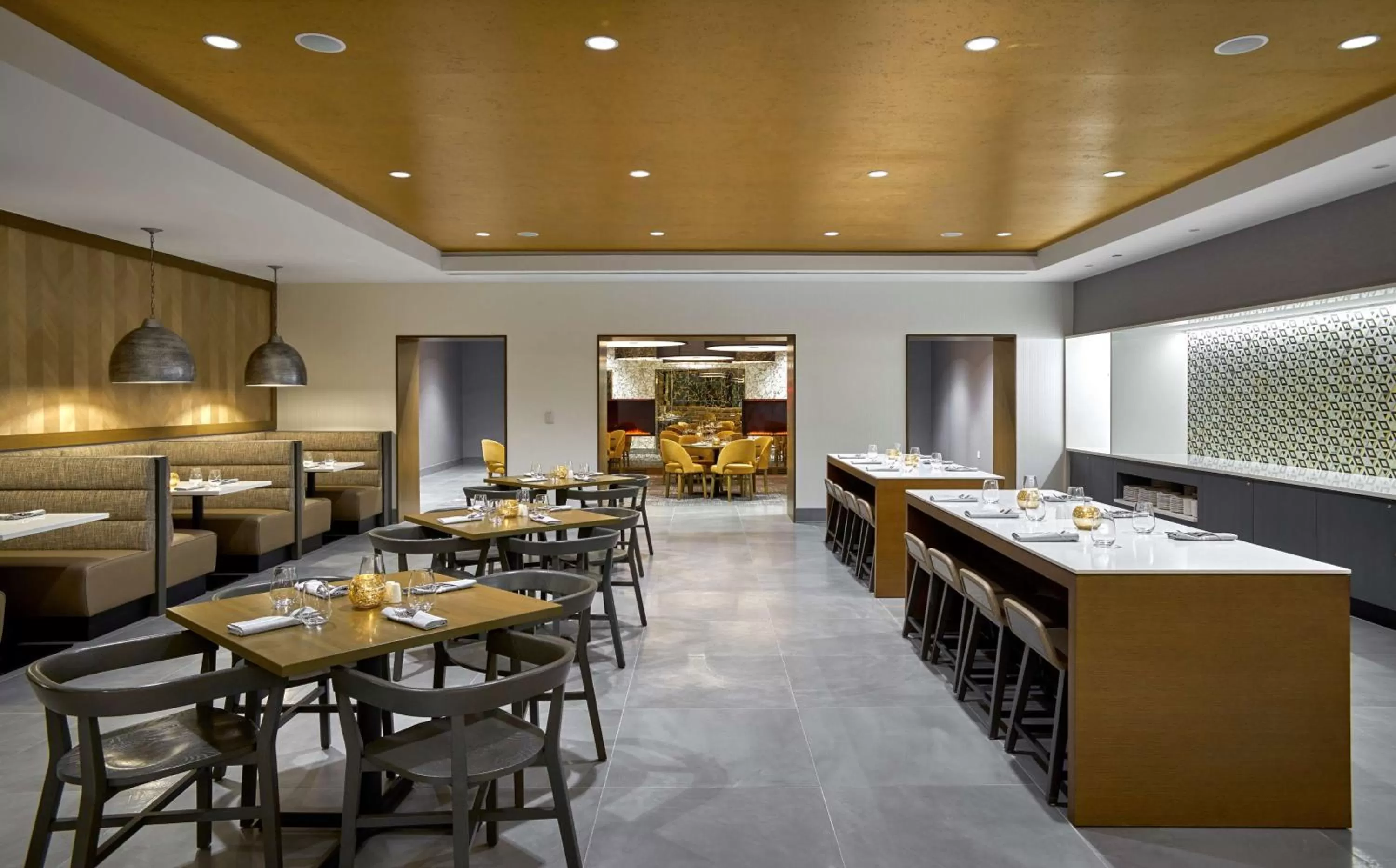 Restaurant/places to eat in Hilton Des Moines Downtown