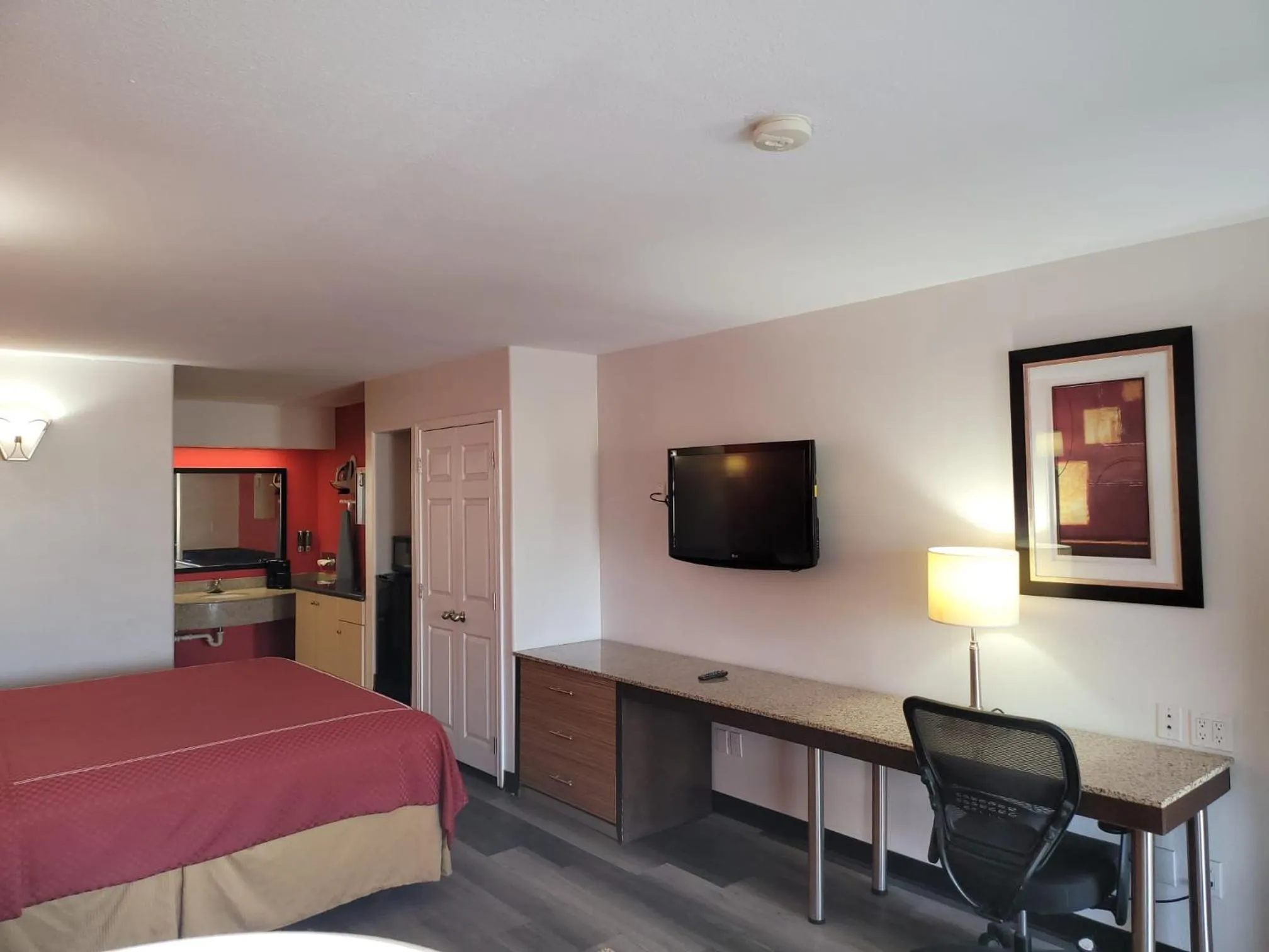 Bed in Texas Inn and Suites Raymondville