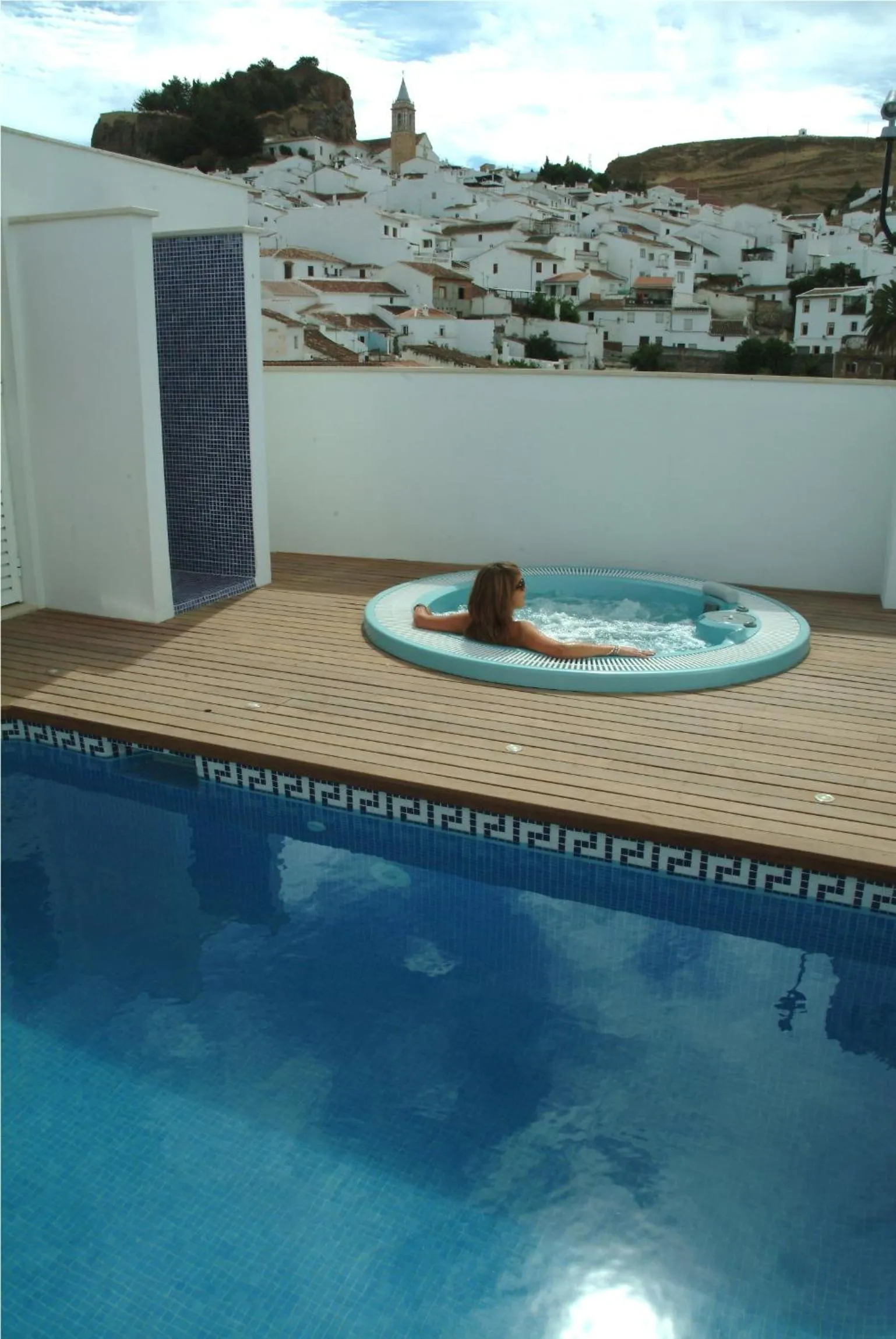 Swimming pool in Apartamentos Ardales