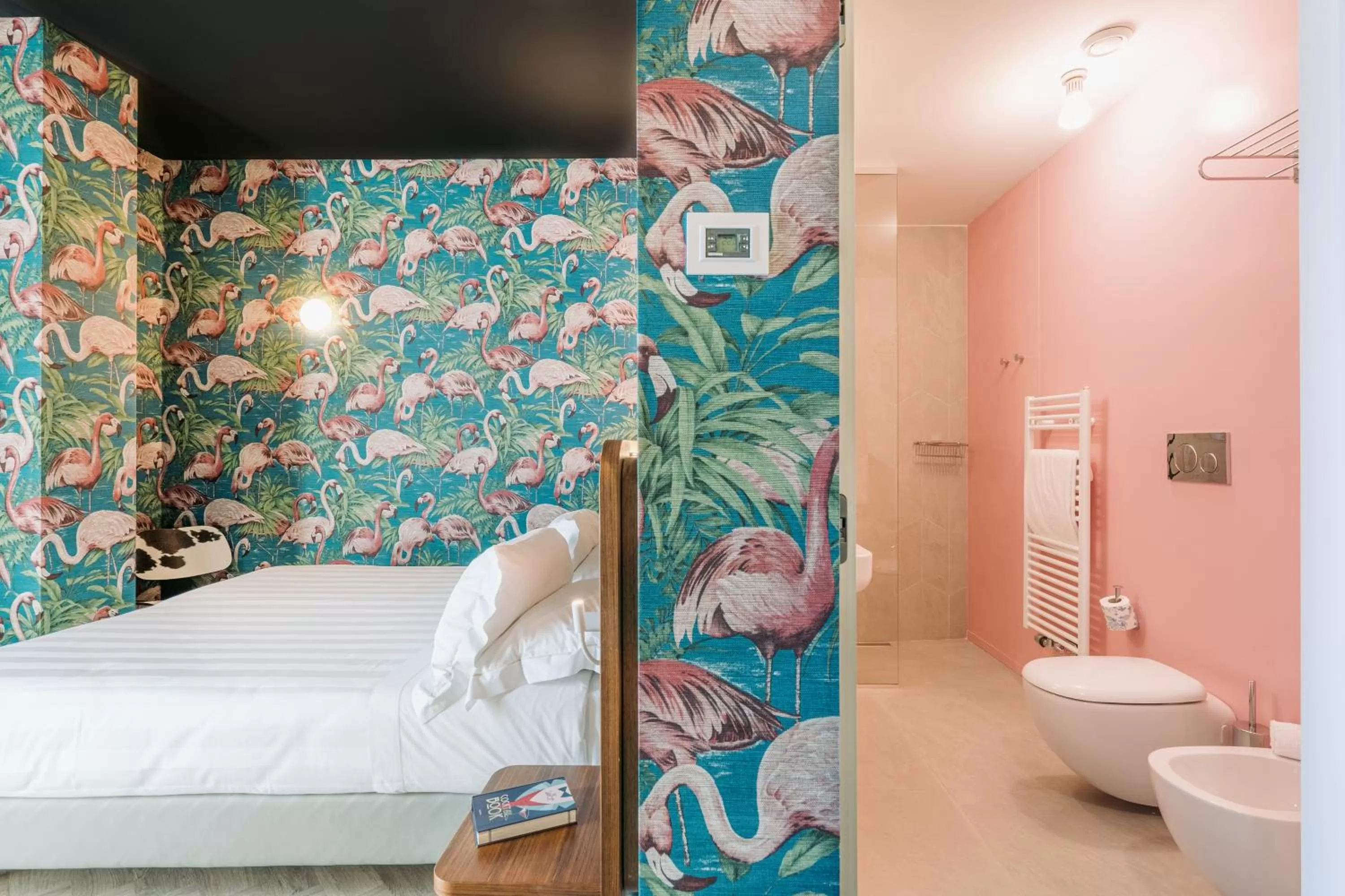 Shower, Bed in Collini Rooms, WorldHotels Crafted