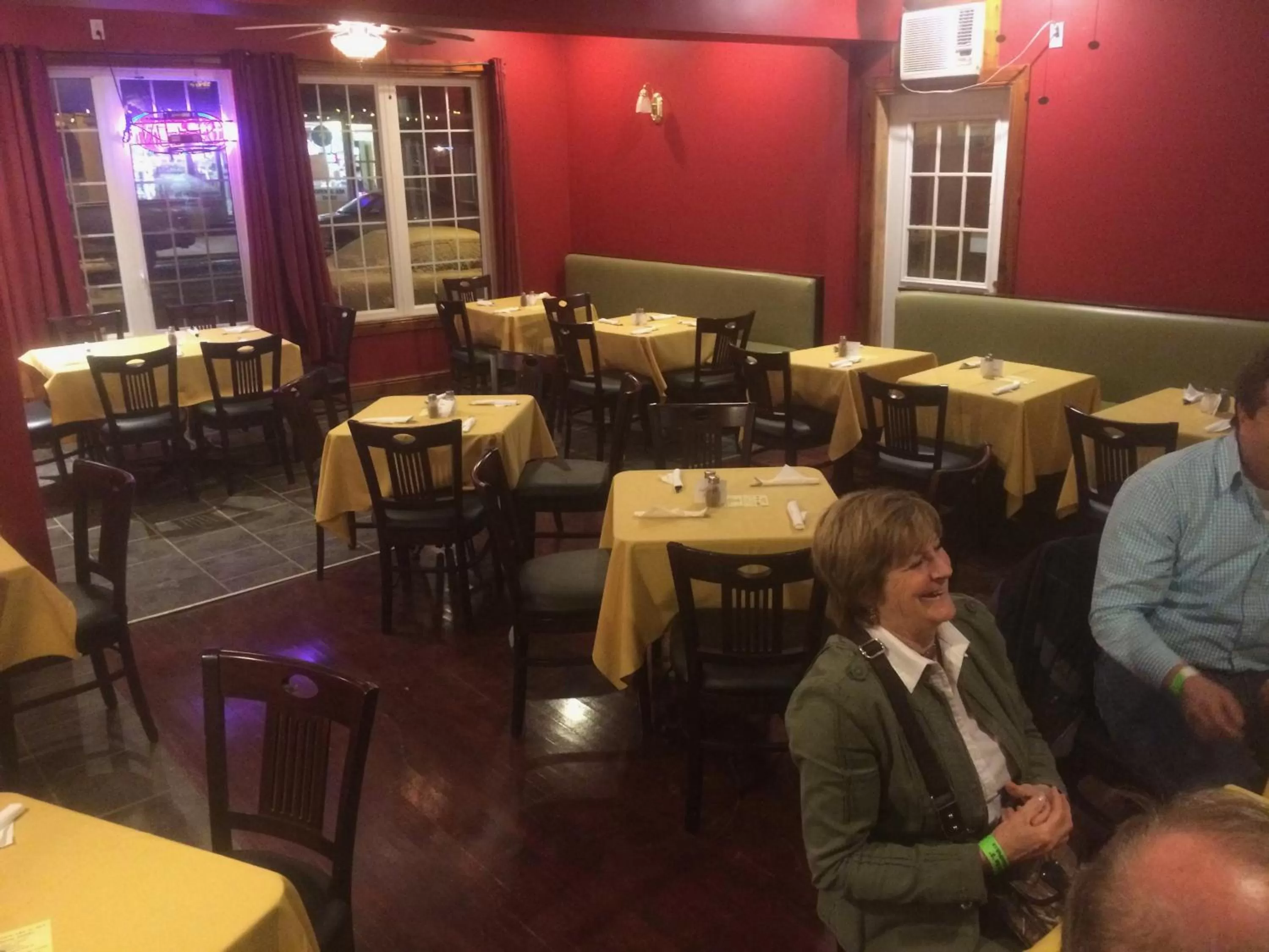 Restaurant/places to eat in Dominion Hotel