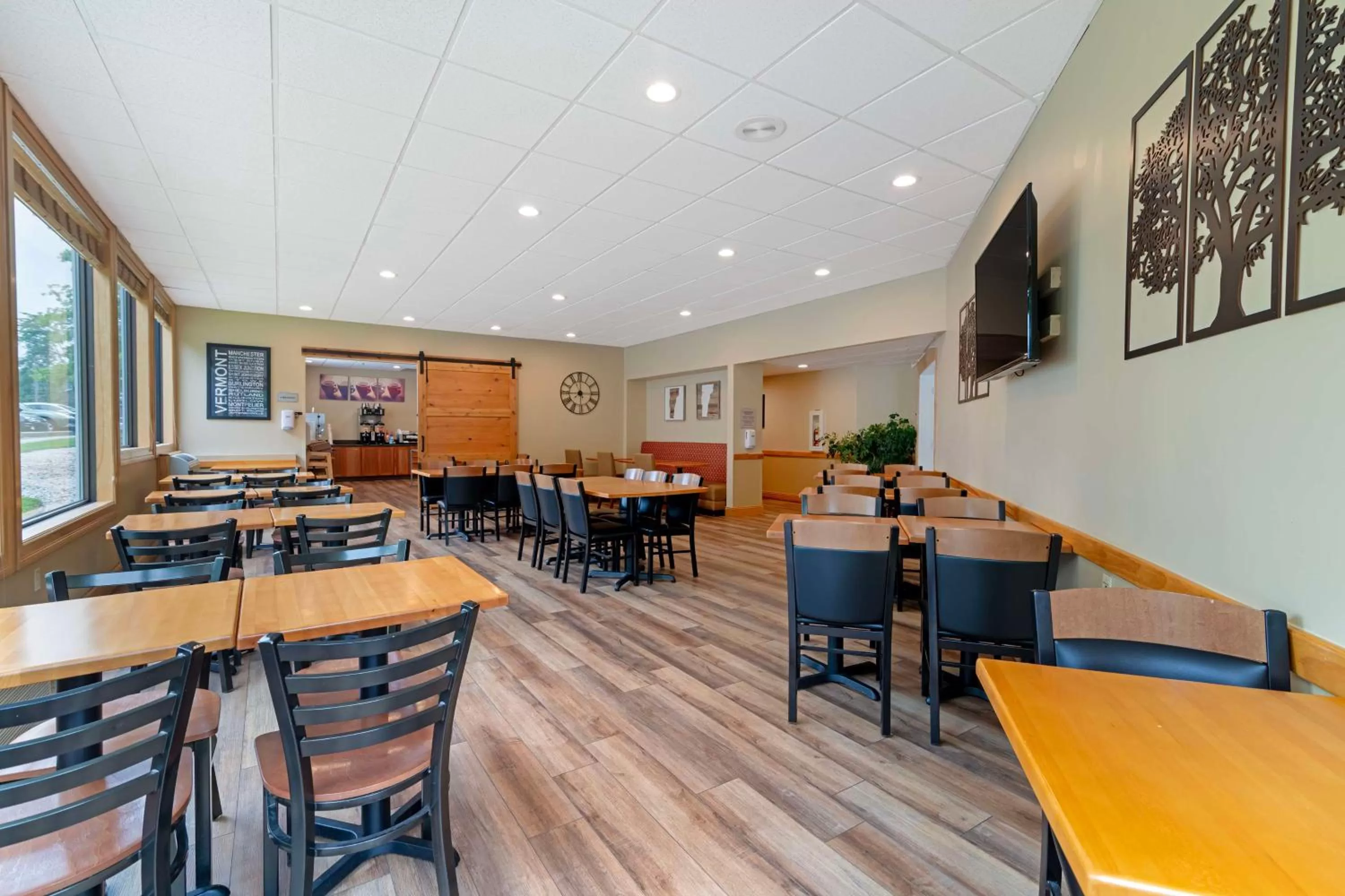 Breakfast in Best Western Plus Windjammer Inn & Conference Center