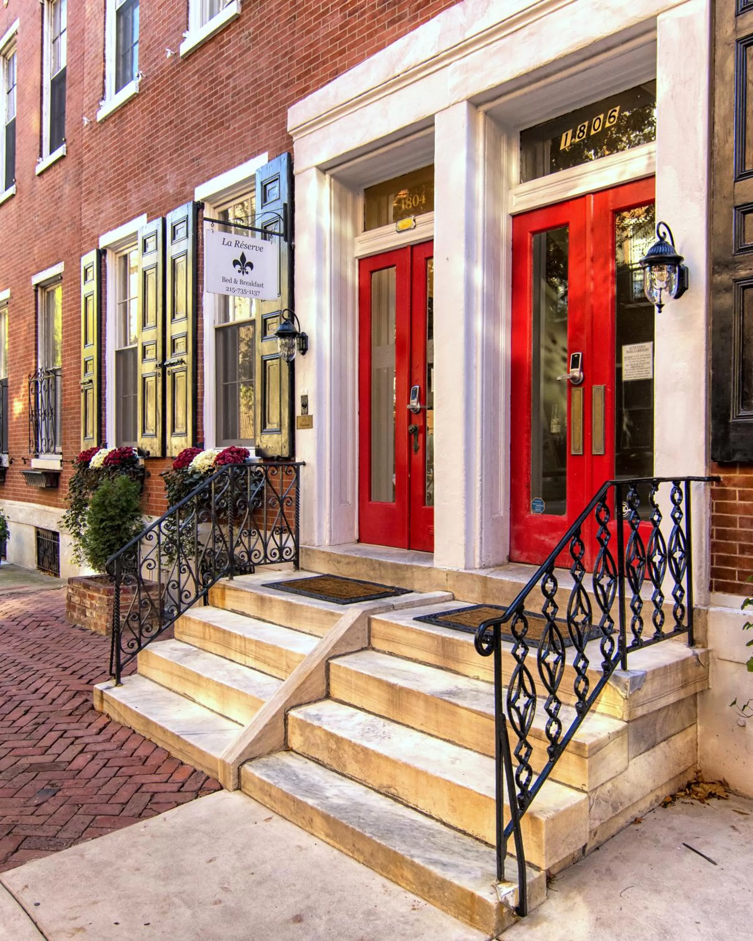 Property building in La Reserve Bed and Breakfast