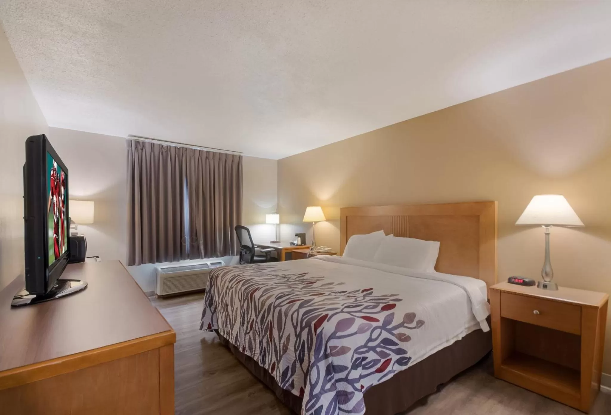 Superior King Room Disability Access Non-Smoking in Red Roof Inn Dahlgren - Naval Base