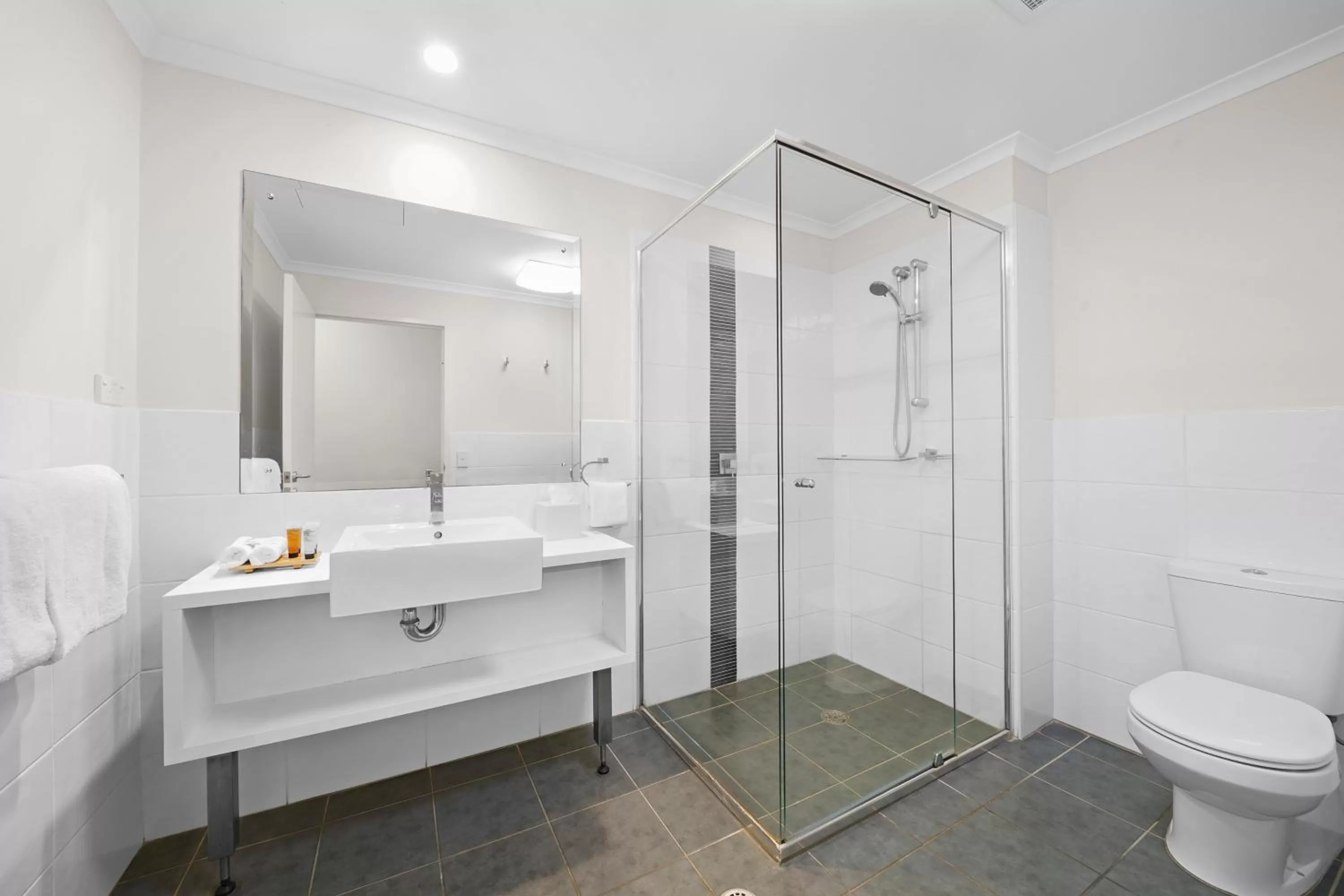 Shower in Macquarie Waters Boutique Apartment Hotel