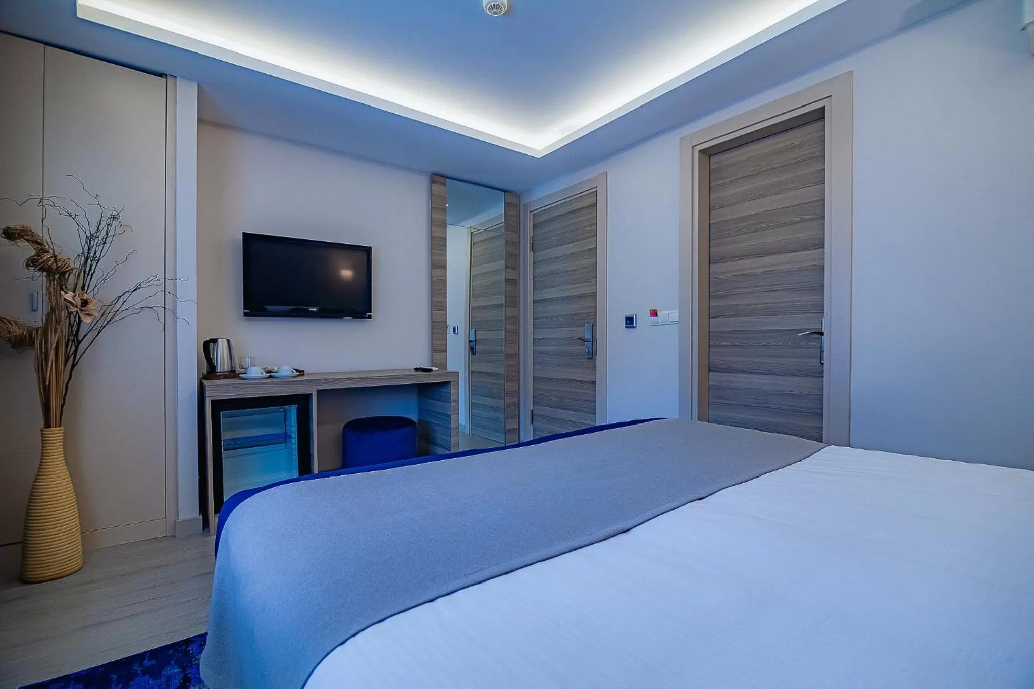 Photo of the whole room, Bed in The Milltown Hotel