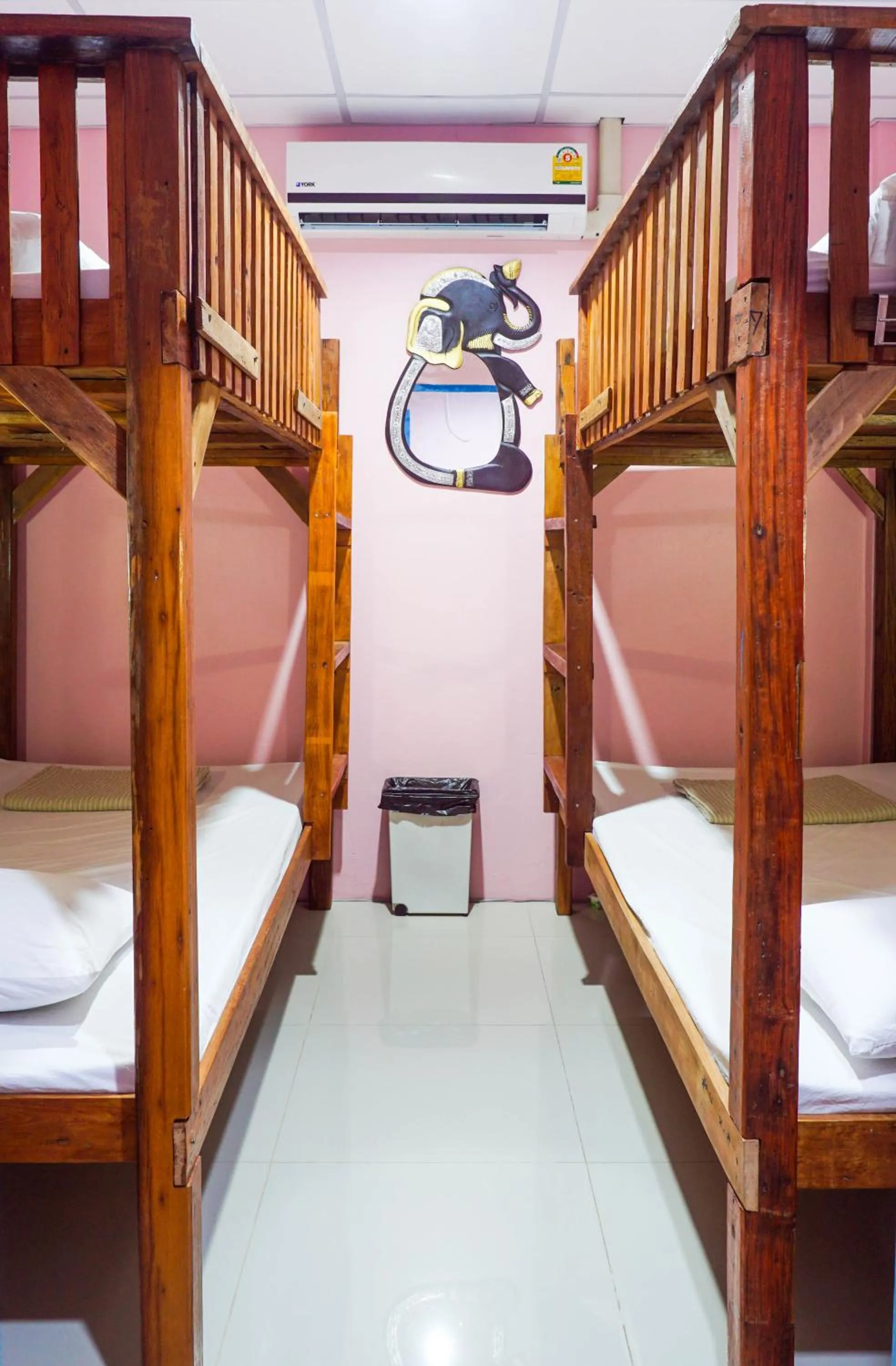 Photo of the whole room, Bed in Zleep63