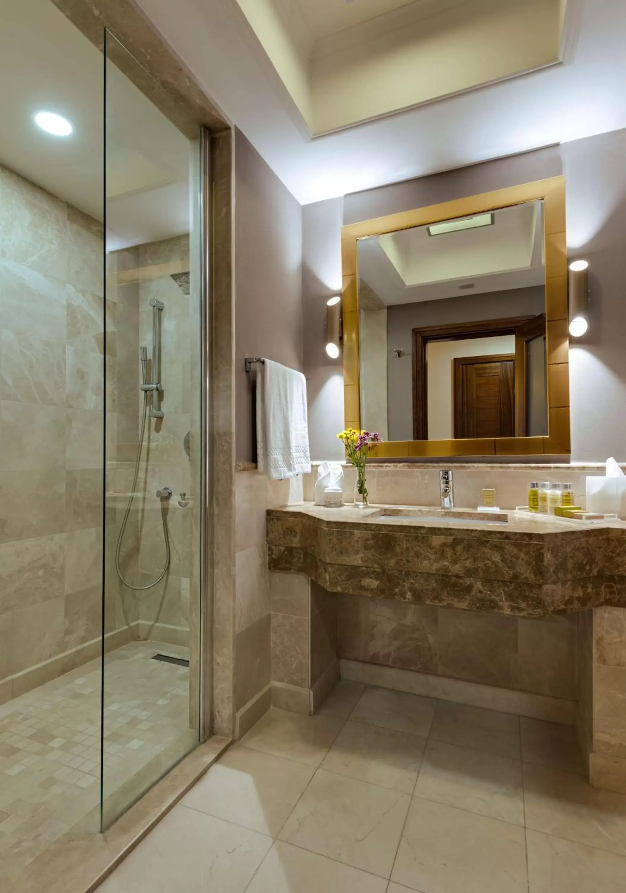 King Room with City View - single occupancy in Doubletree by Hilton Van King Room with City View - single occupancy in Doubletree by Hilton Van