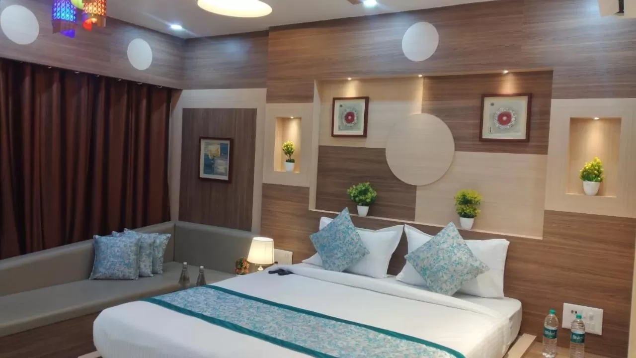 Bed in HOTEL CENTRAL SQUARE "A Couple Friendly Hotel"