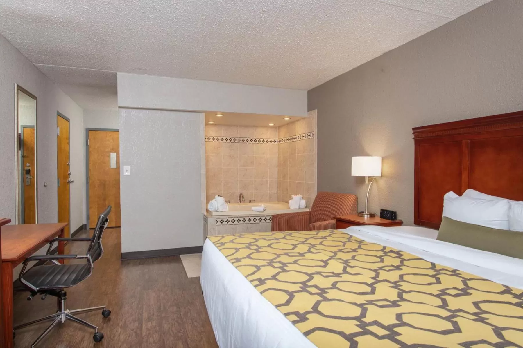 Deluxe King Room - Non-Smoking in Baymont by Wyndham Greenville OH