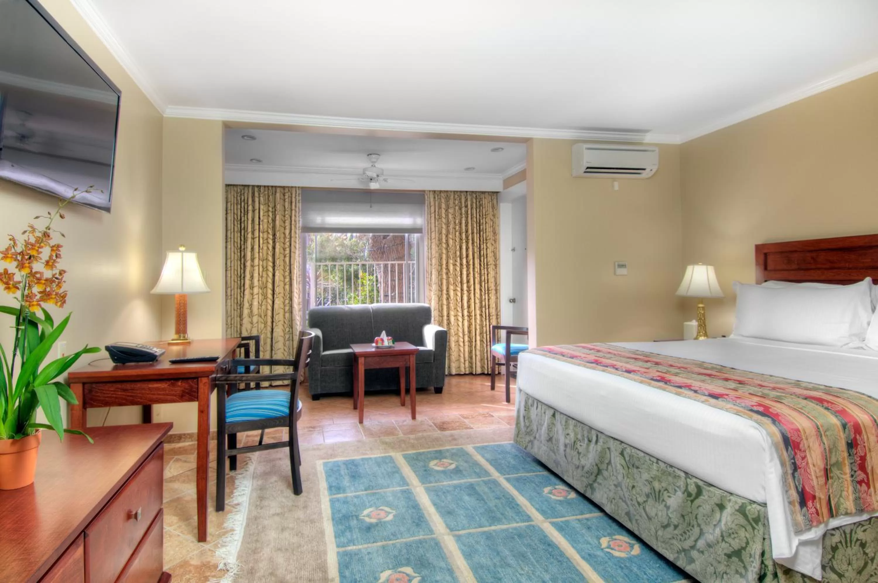 Bedroom, Bed in Dinah's Garden Hotel