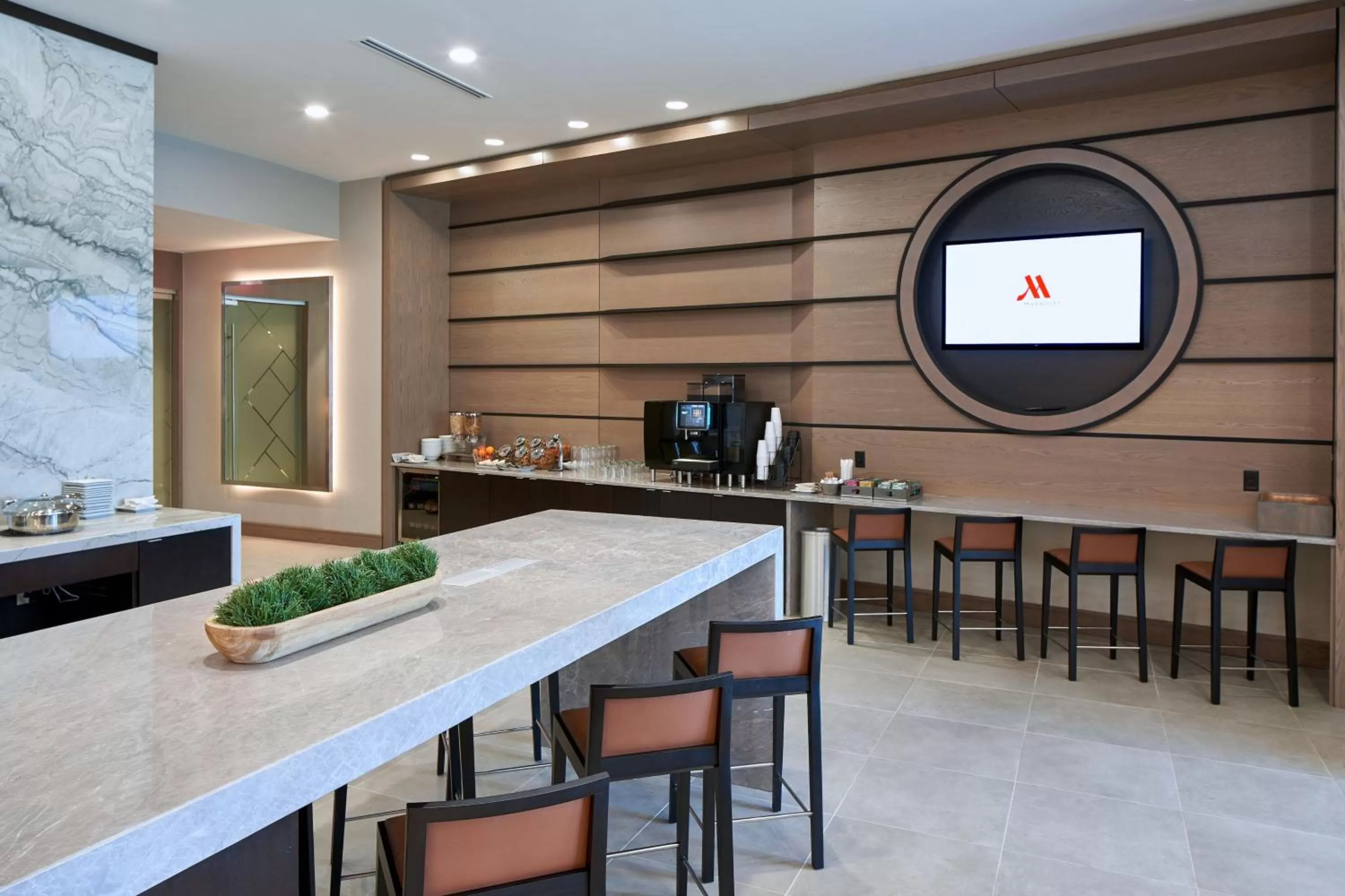 Lounge or bar in Franklin Marriott Cool Springs