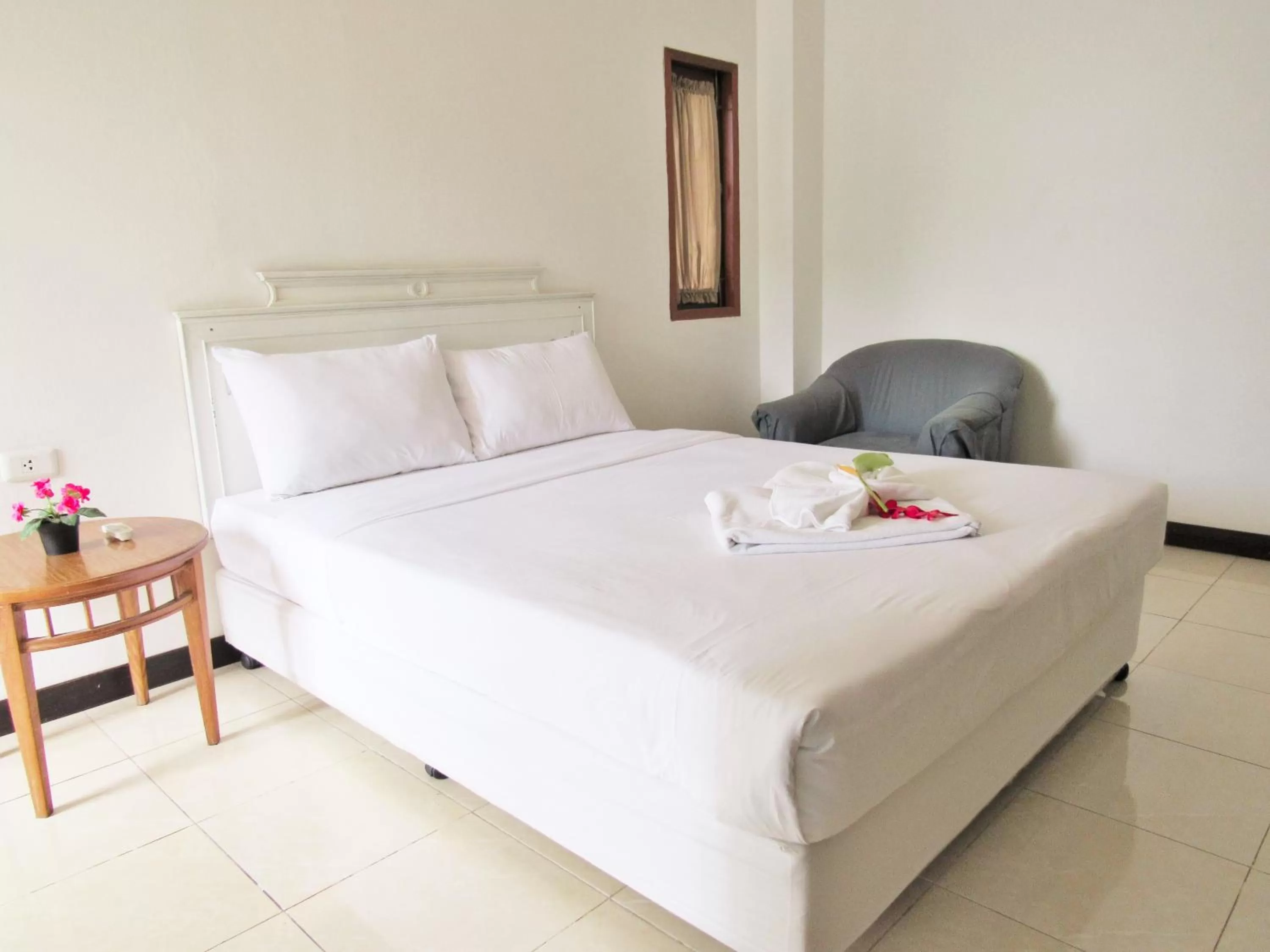 Bed in JL Bangkok Hotel