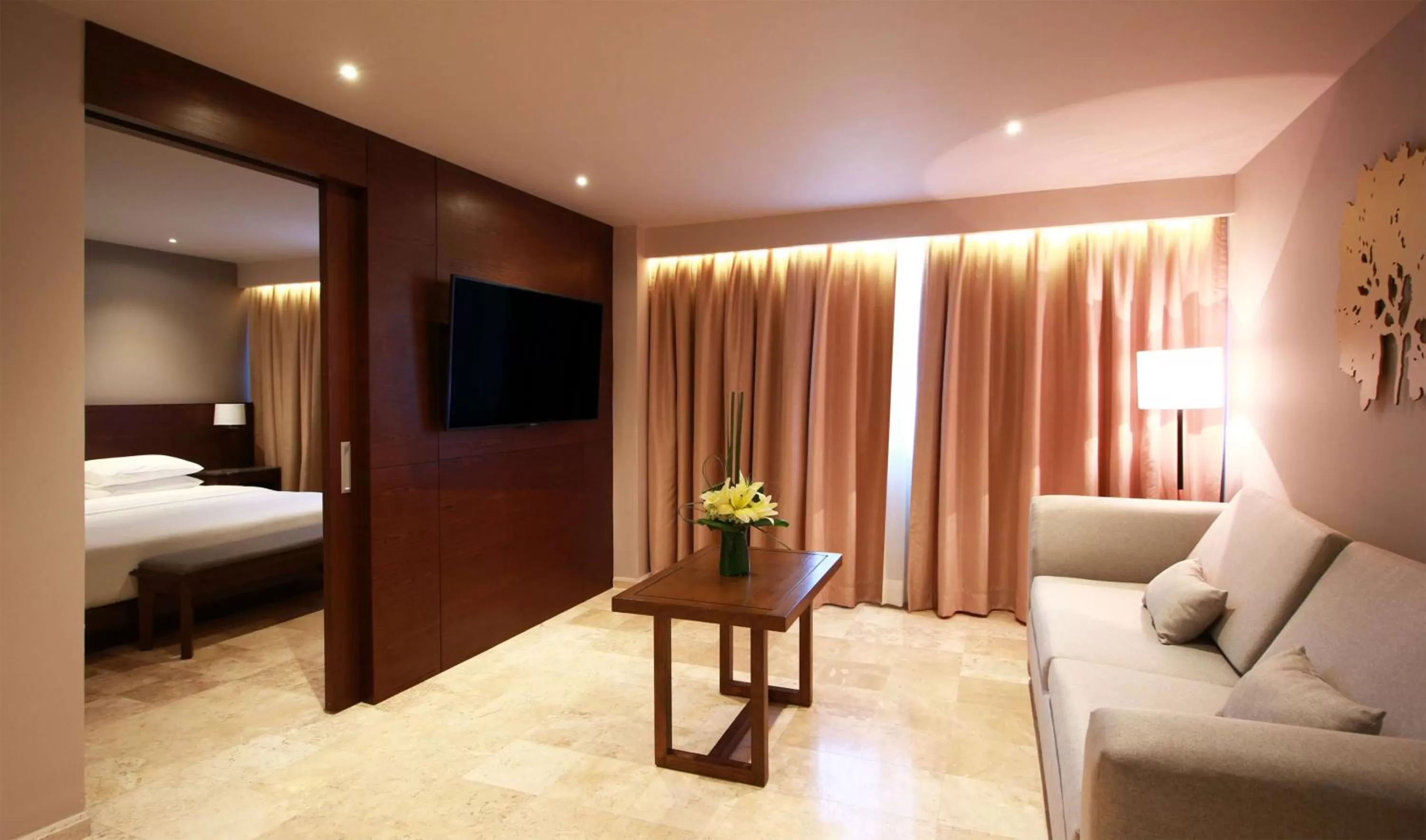 Photo of the whole room, Bed in Hyatt Regency Villahermosa