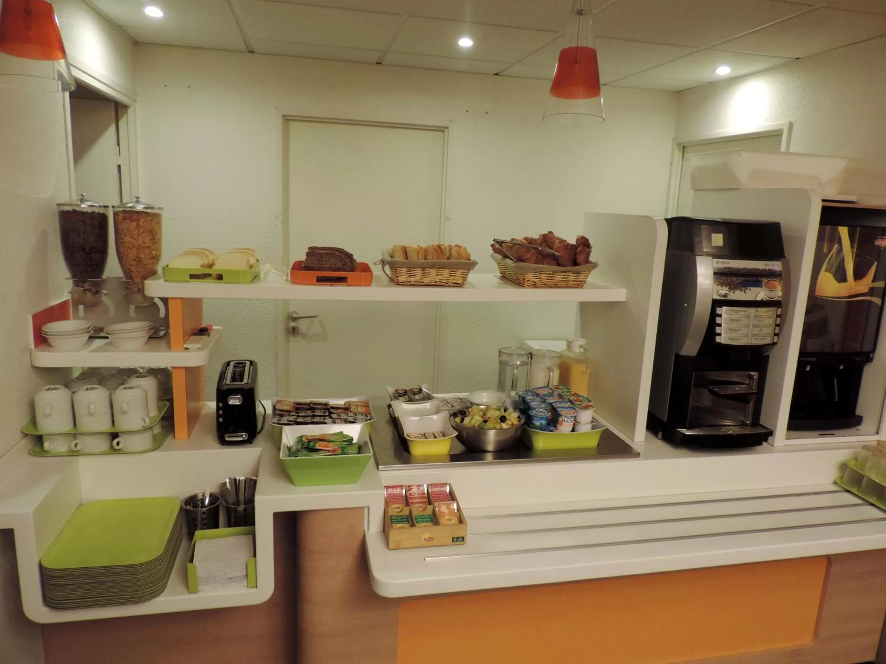 Area and facilities, Kitchen/Kitchenette in ibis budget Lille Wasquehal