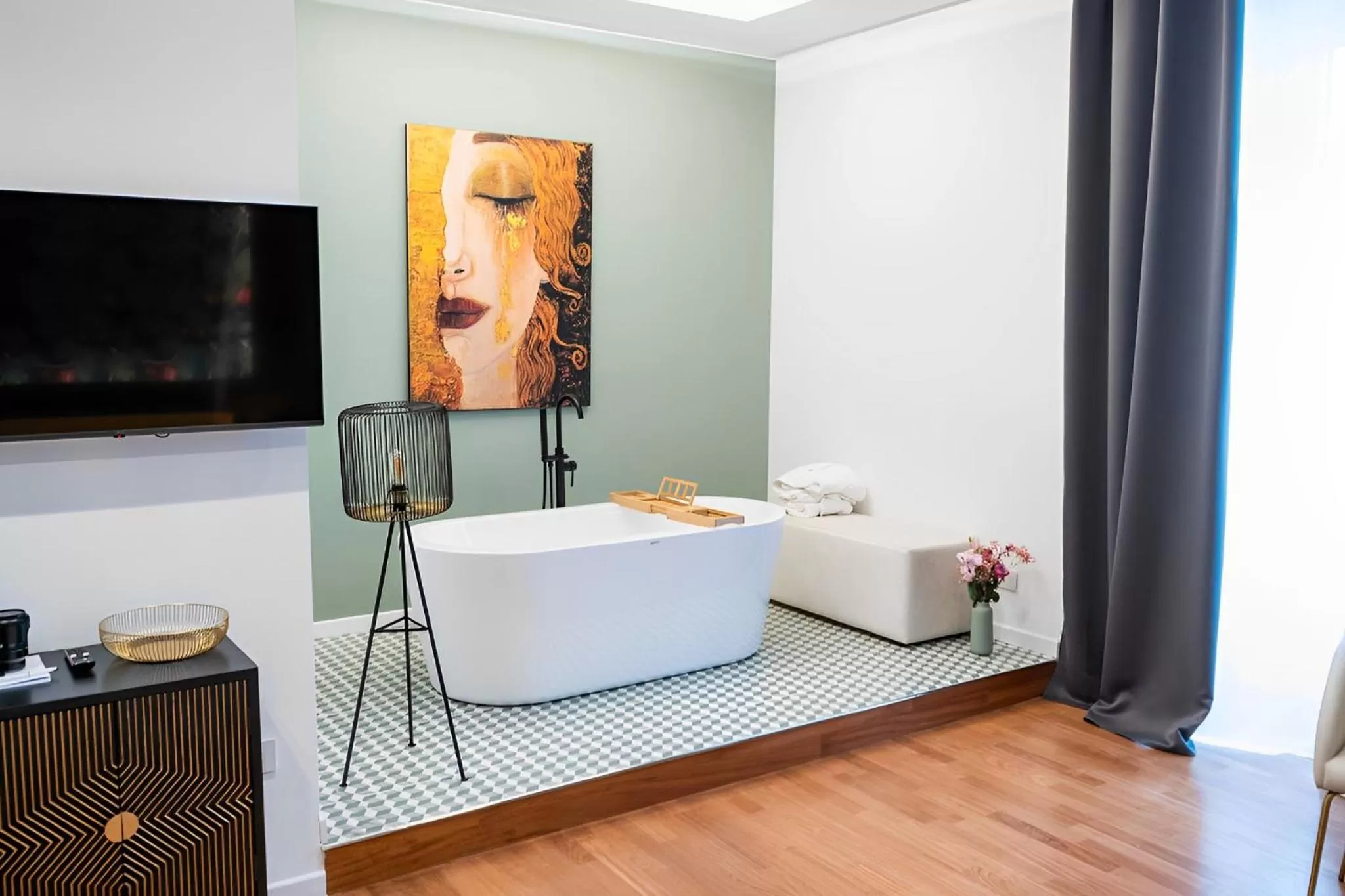 Bath, Bed in MareLuna Rooms