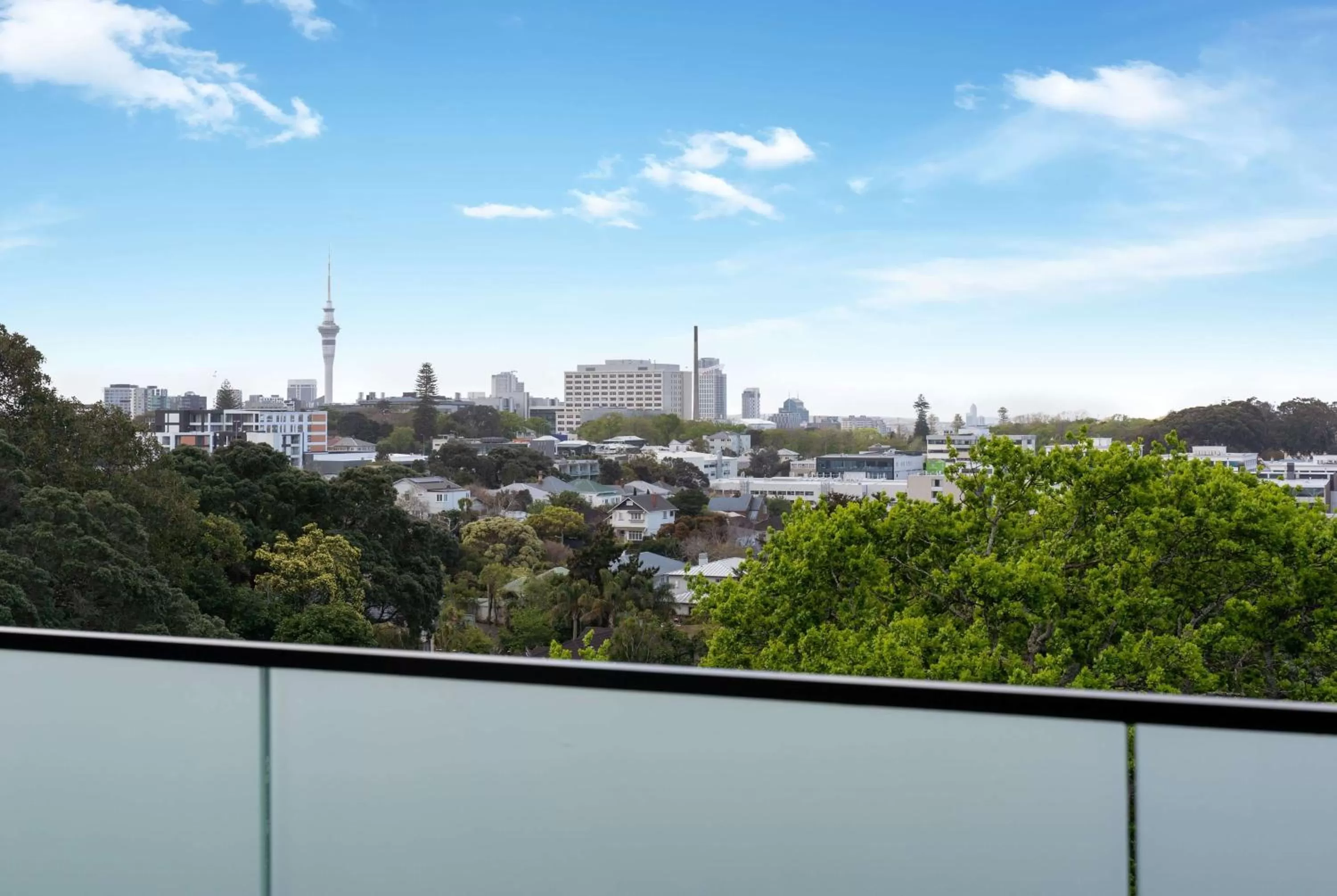 Photo of the whole room in Ramada by Wyndham Newmarket Auckland