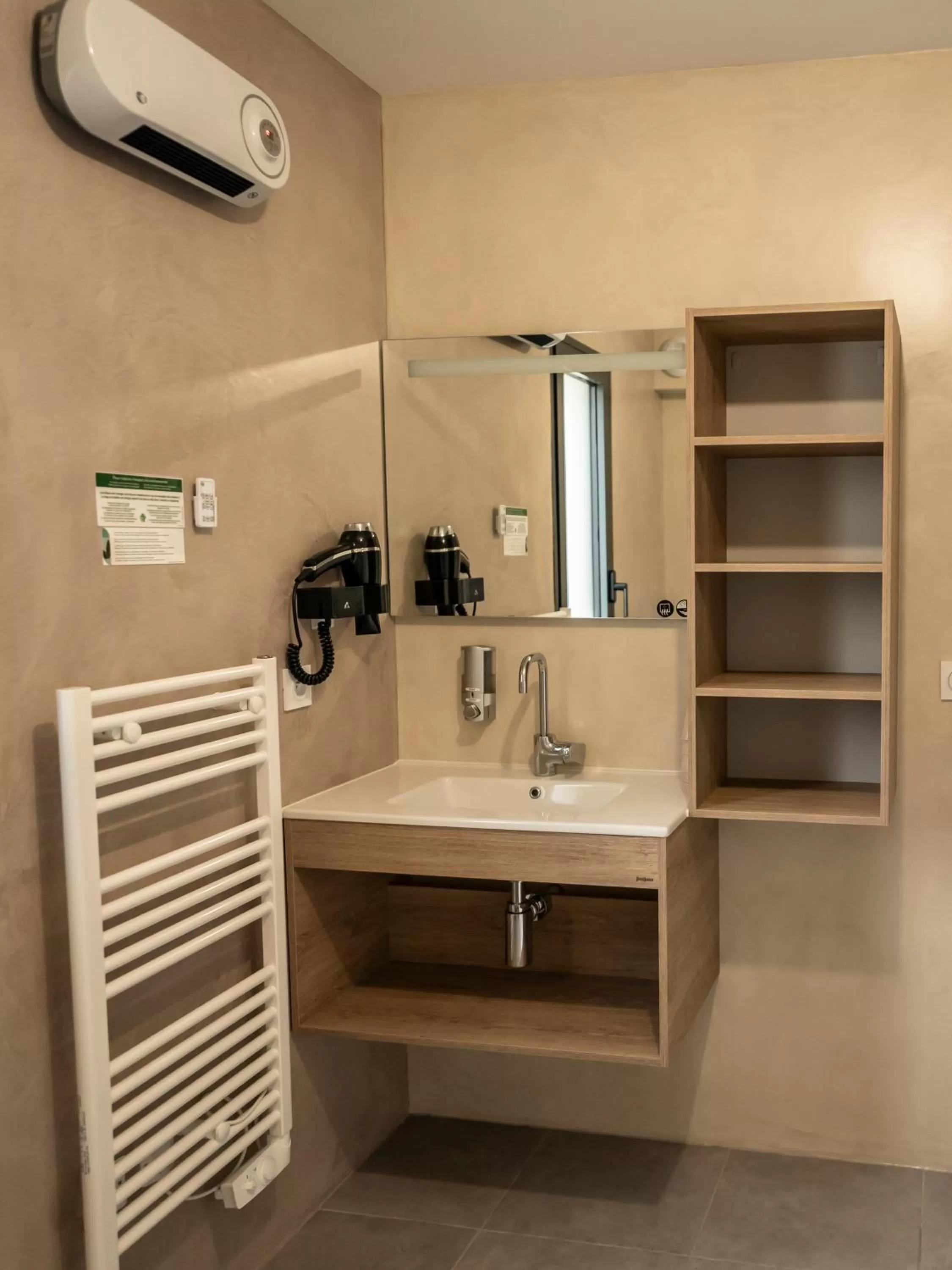 Bathroom in hôtel résidence a torra