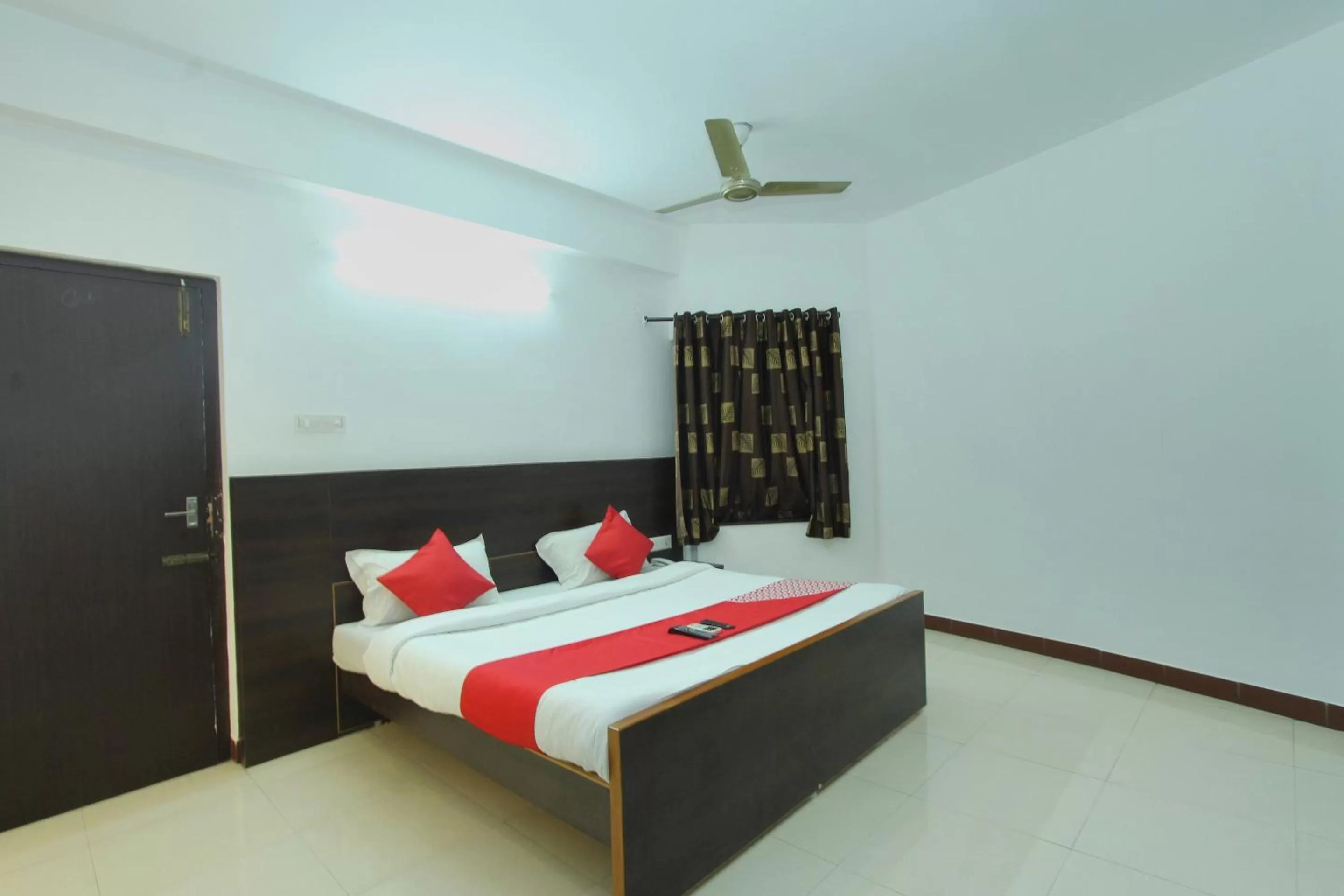 Bed in Lake View Hotel