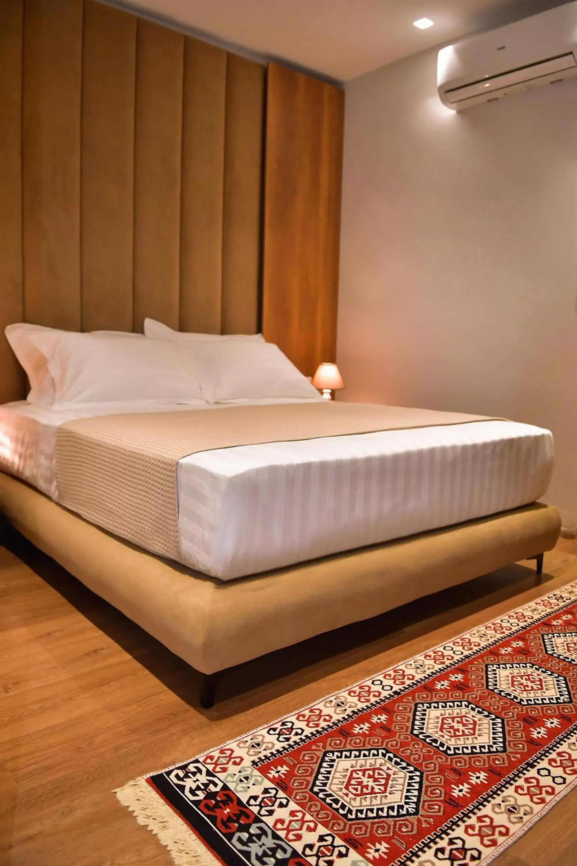 Deluxe Queen Room in 313 Villa City Center Hotel Deluxe Queen Room in 313 Villa City Center Hotel